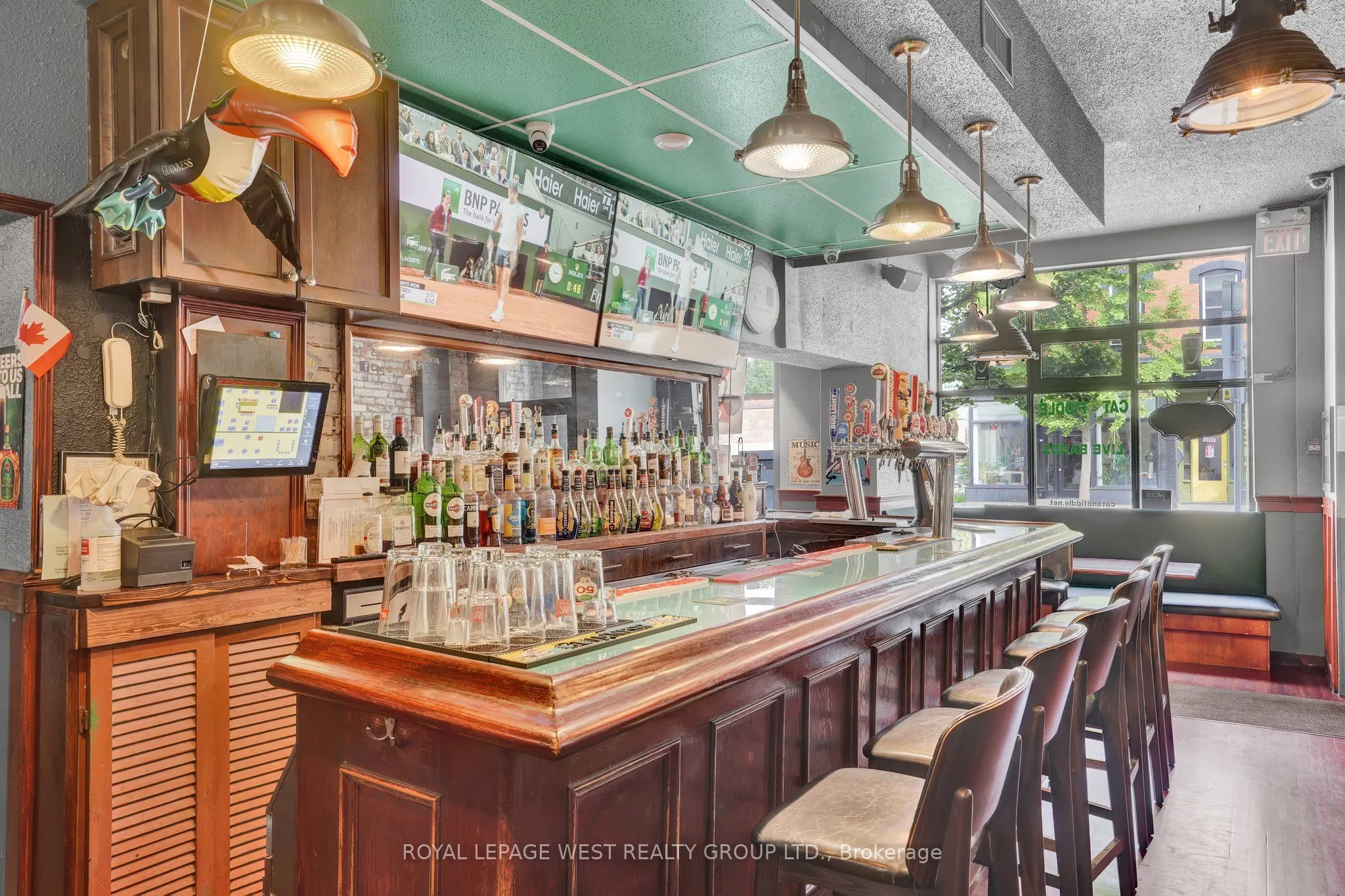 174 John Street S