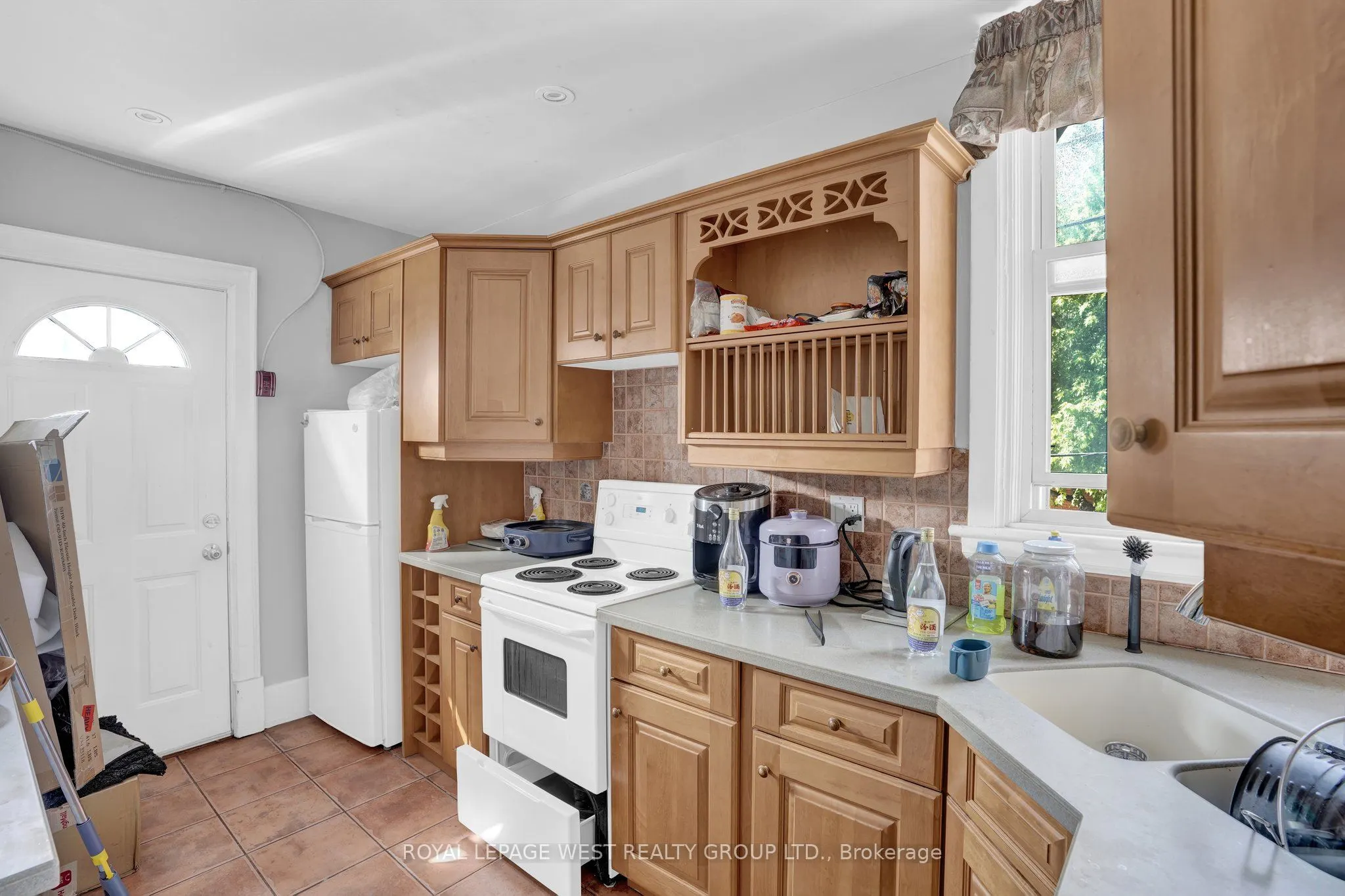 174 John Street S