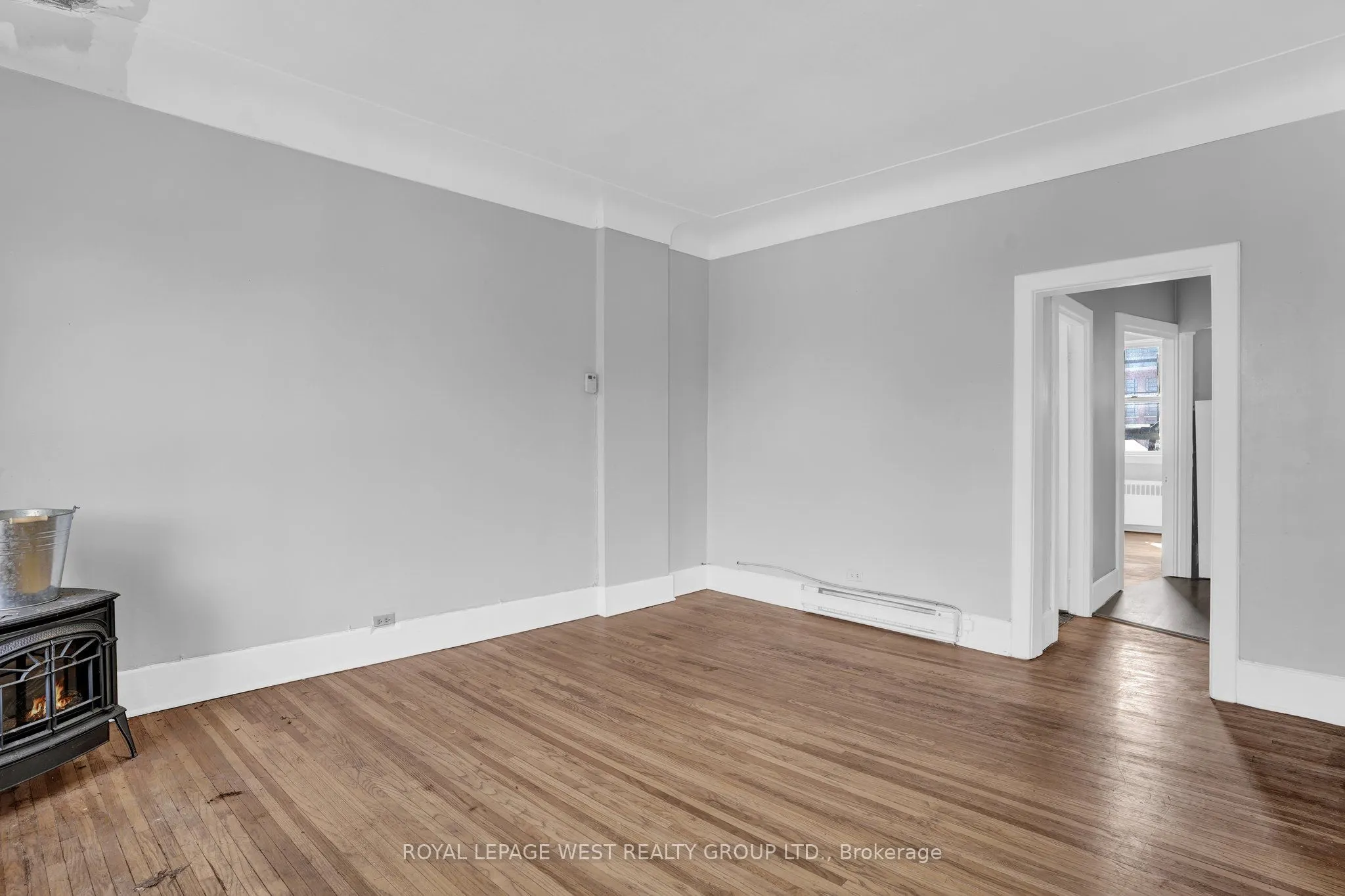 174 John Street S