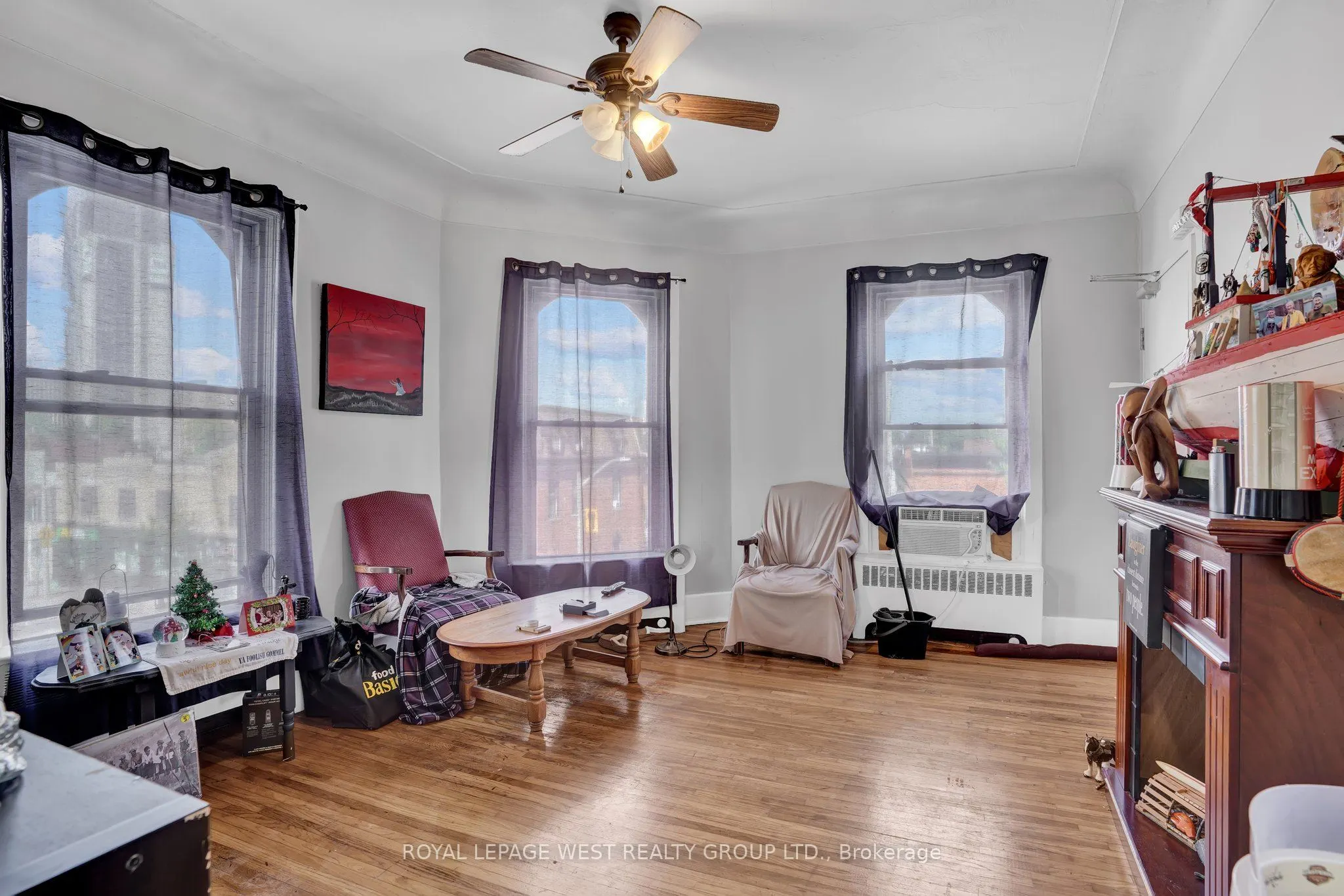 174 John Street S