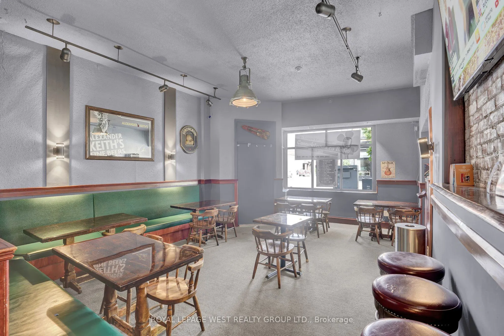 174 John Street S