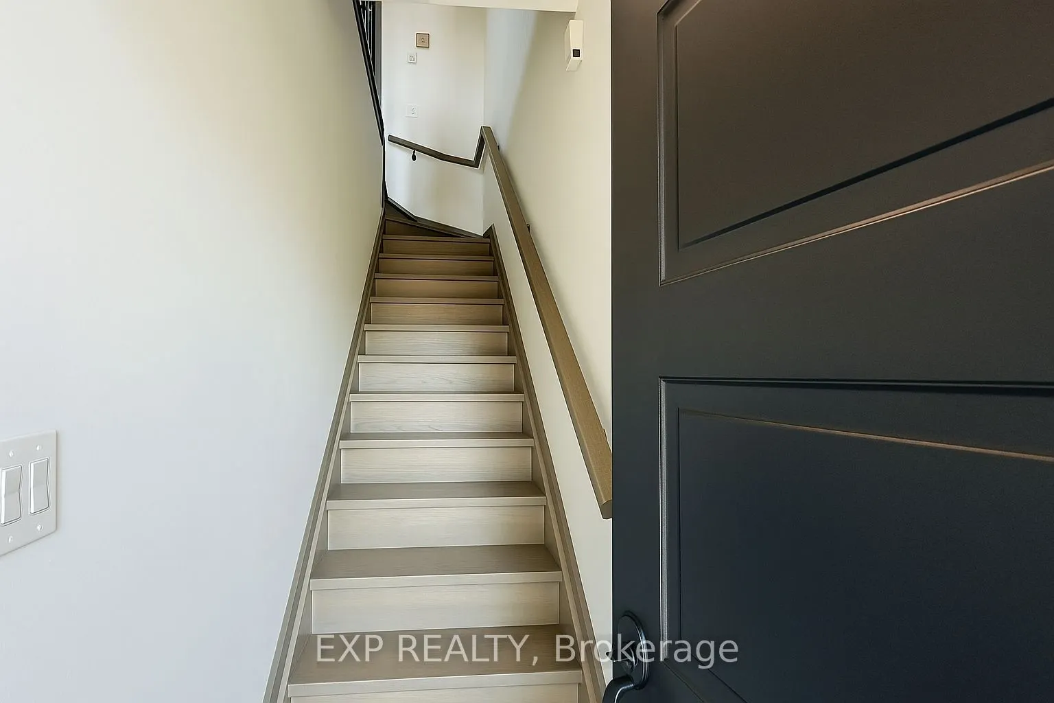 721 FRANKLIN Boulevard, #201
