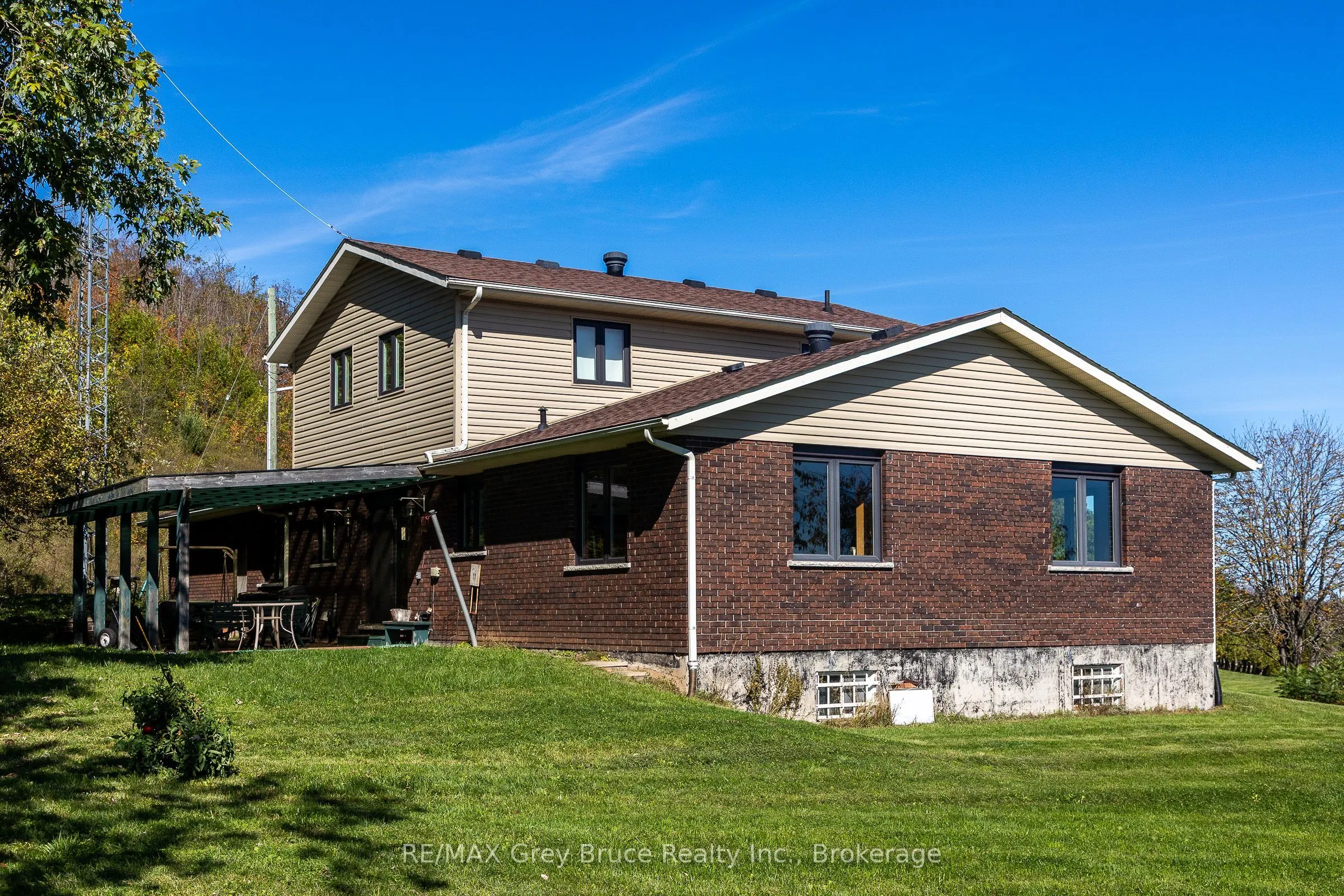 138558 Grey Rd 112 N