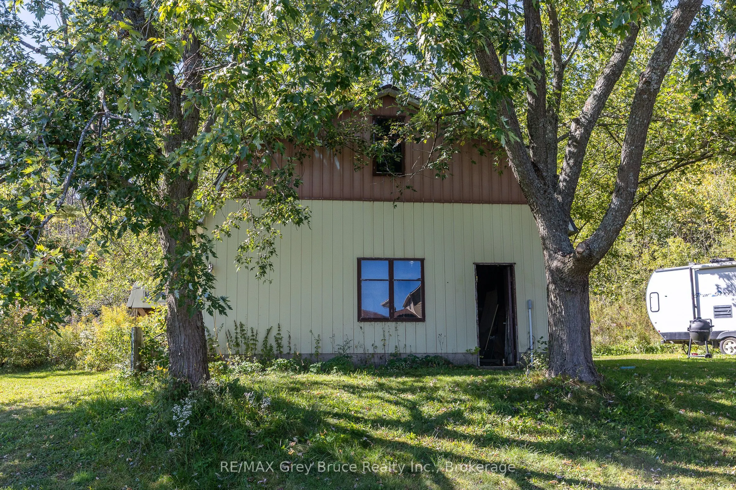 138558 Grey Rd 112 N