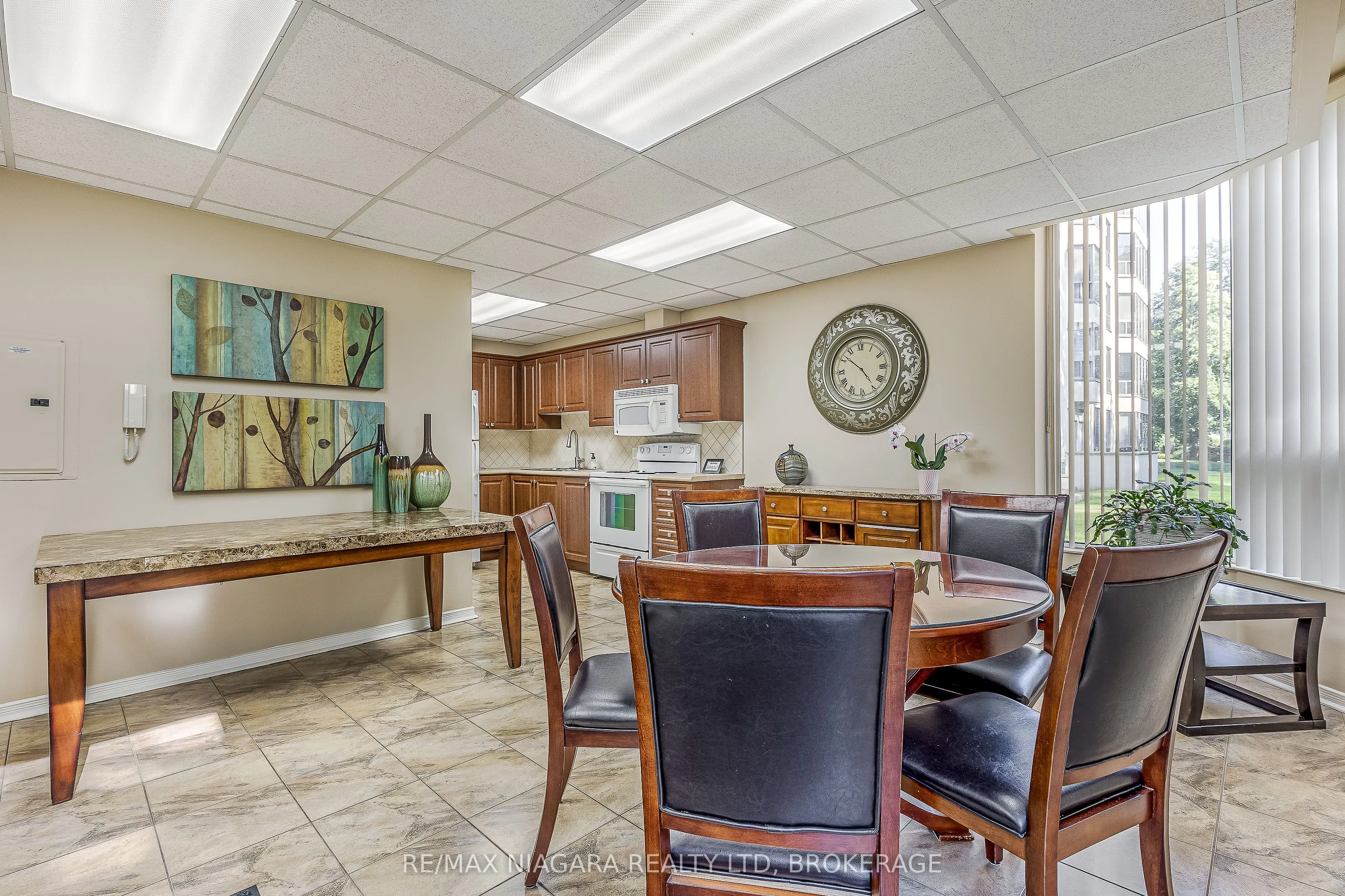 81 Scott Street, #307