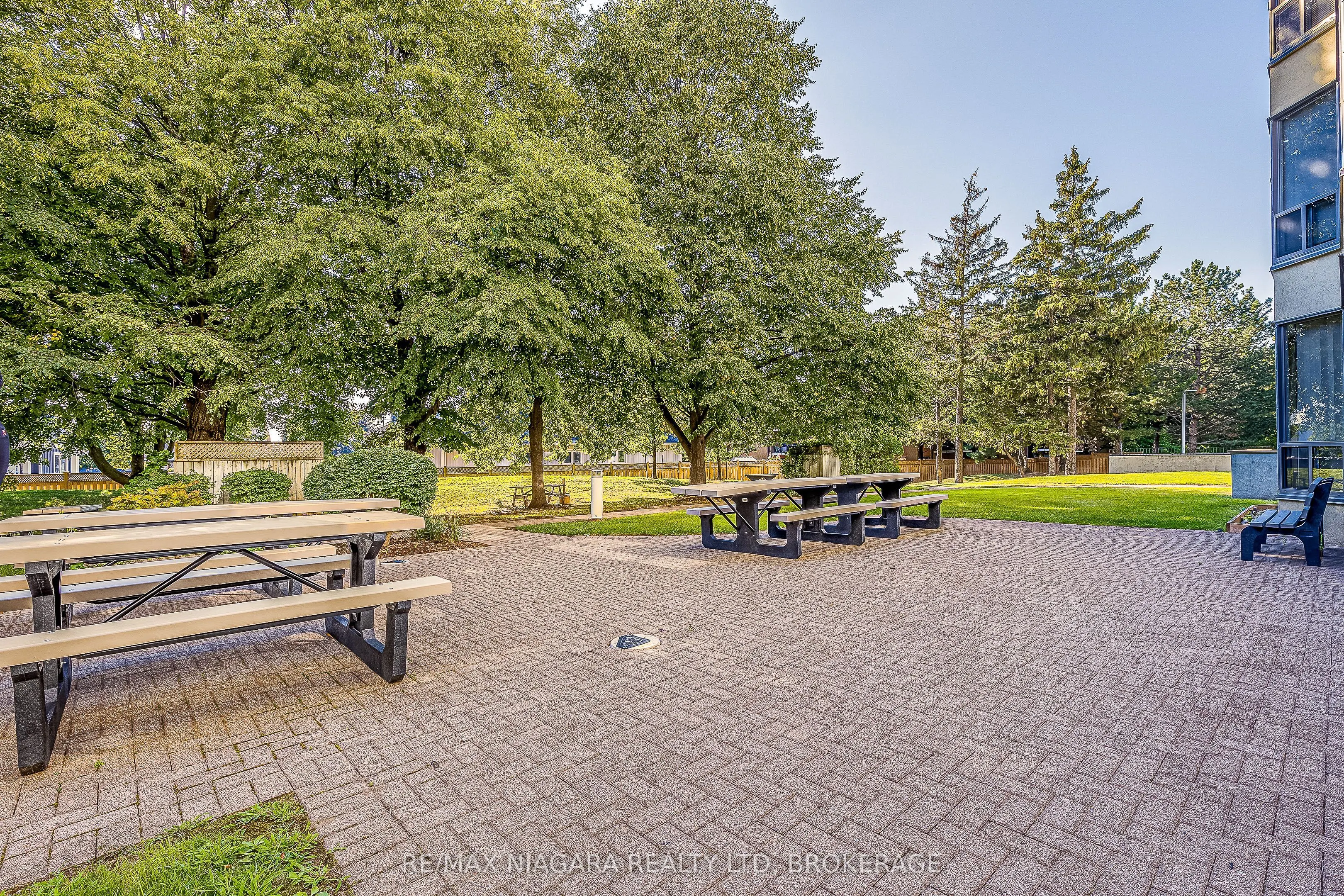 81 Scott Street, #307