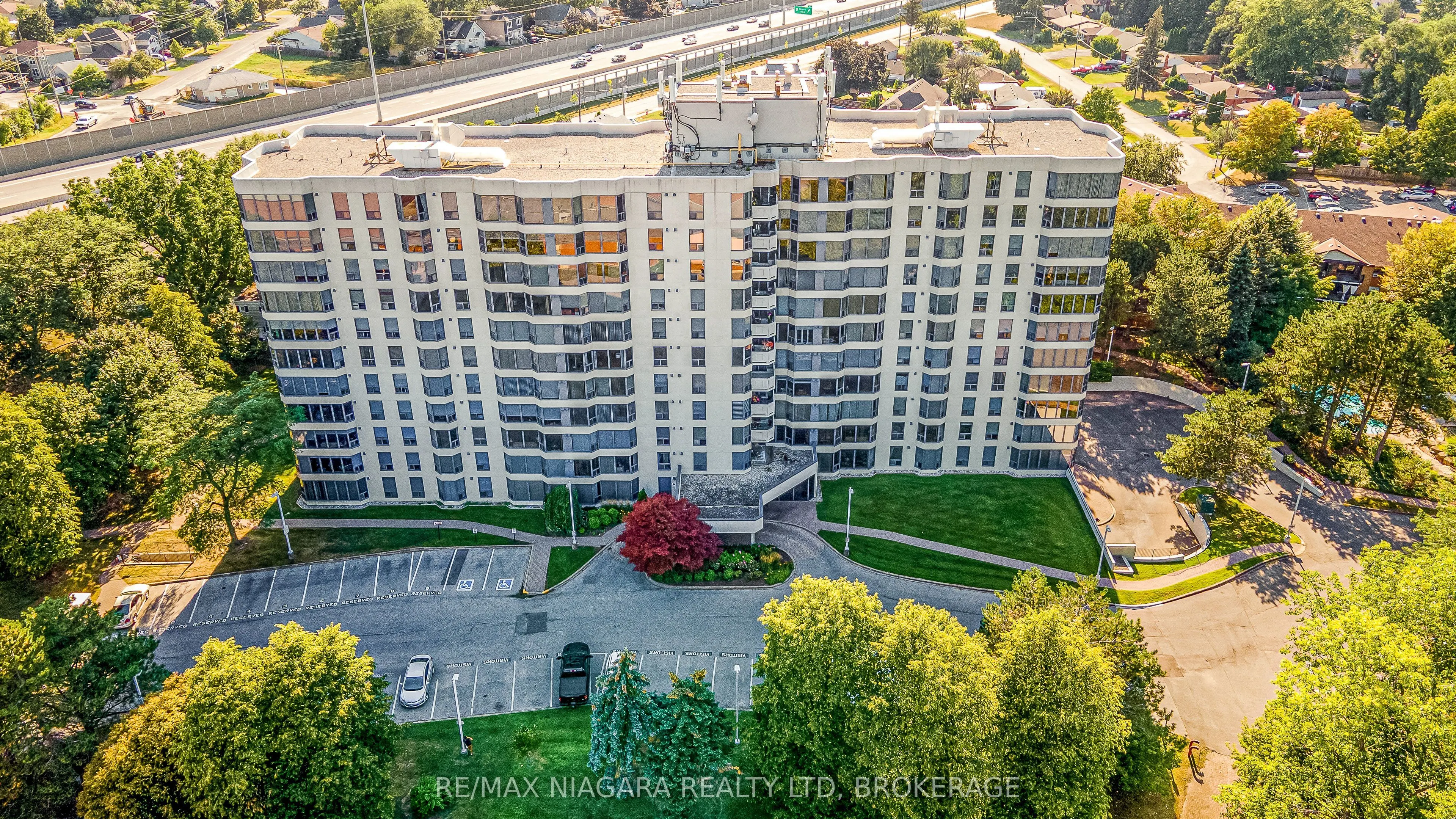 81 Scott Street, #307