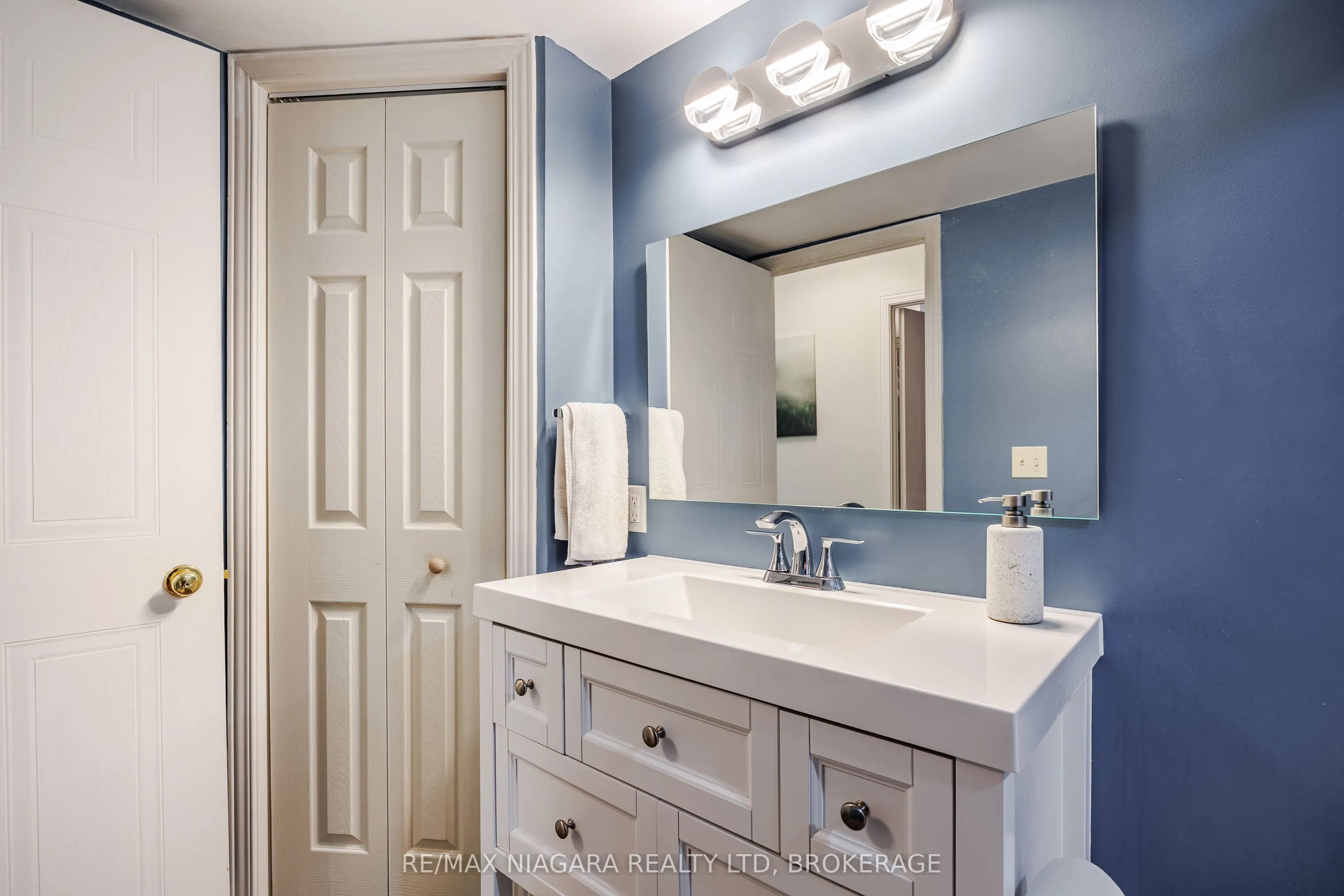 81 Scott Street, #307