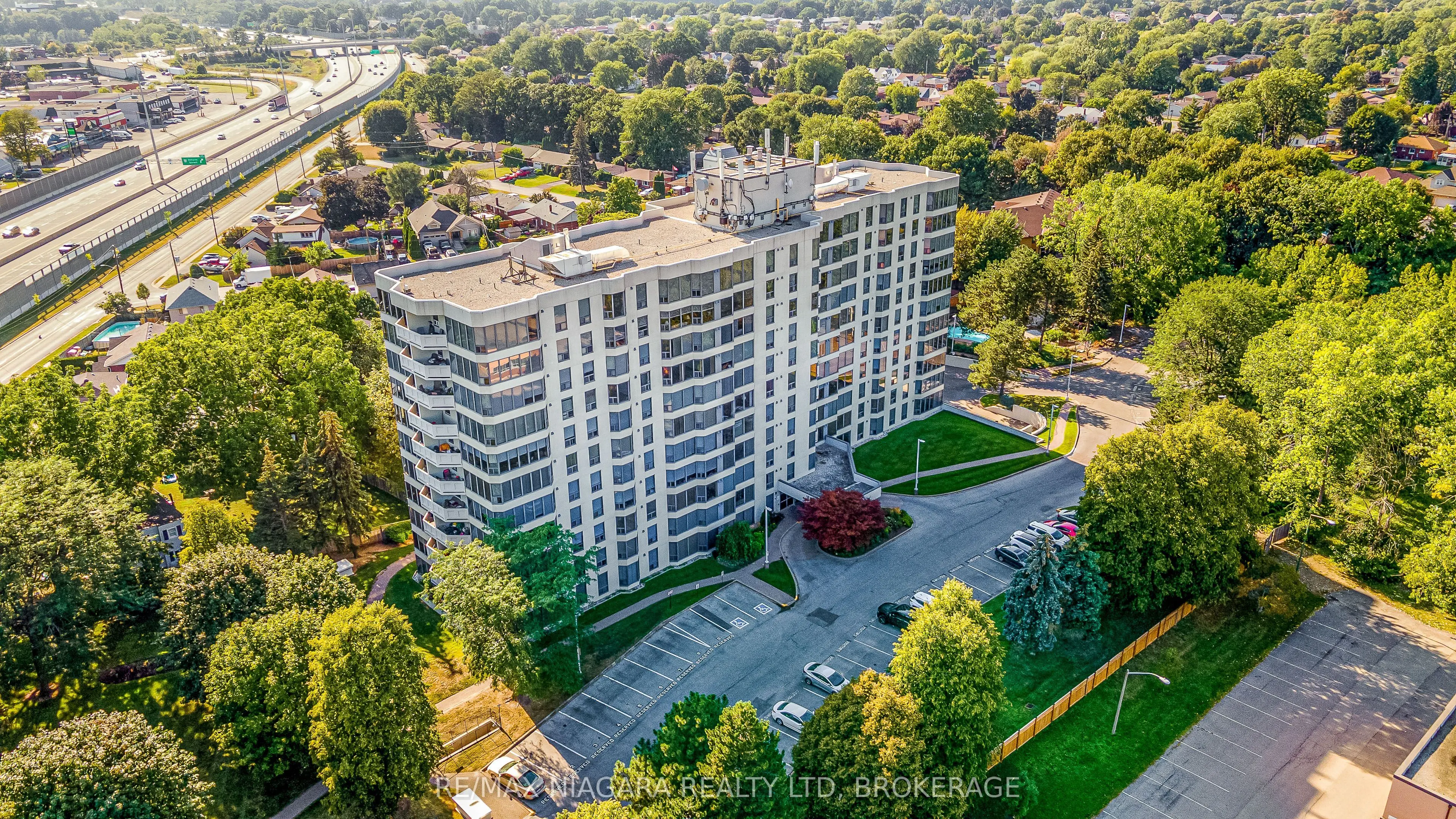 81 Scott Street, #307
