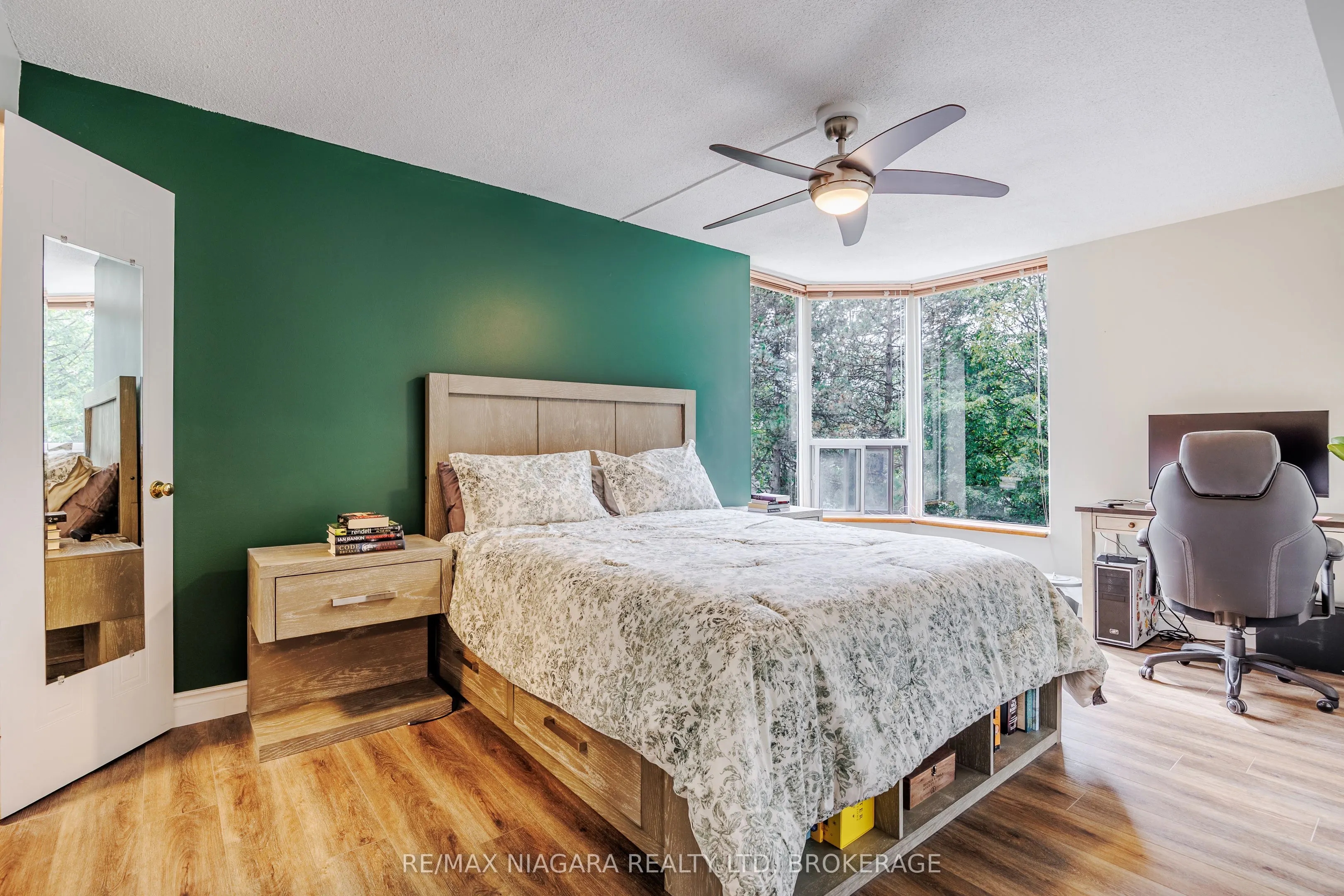 81 Scott Street, #307