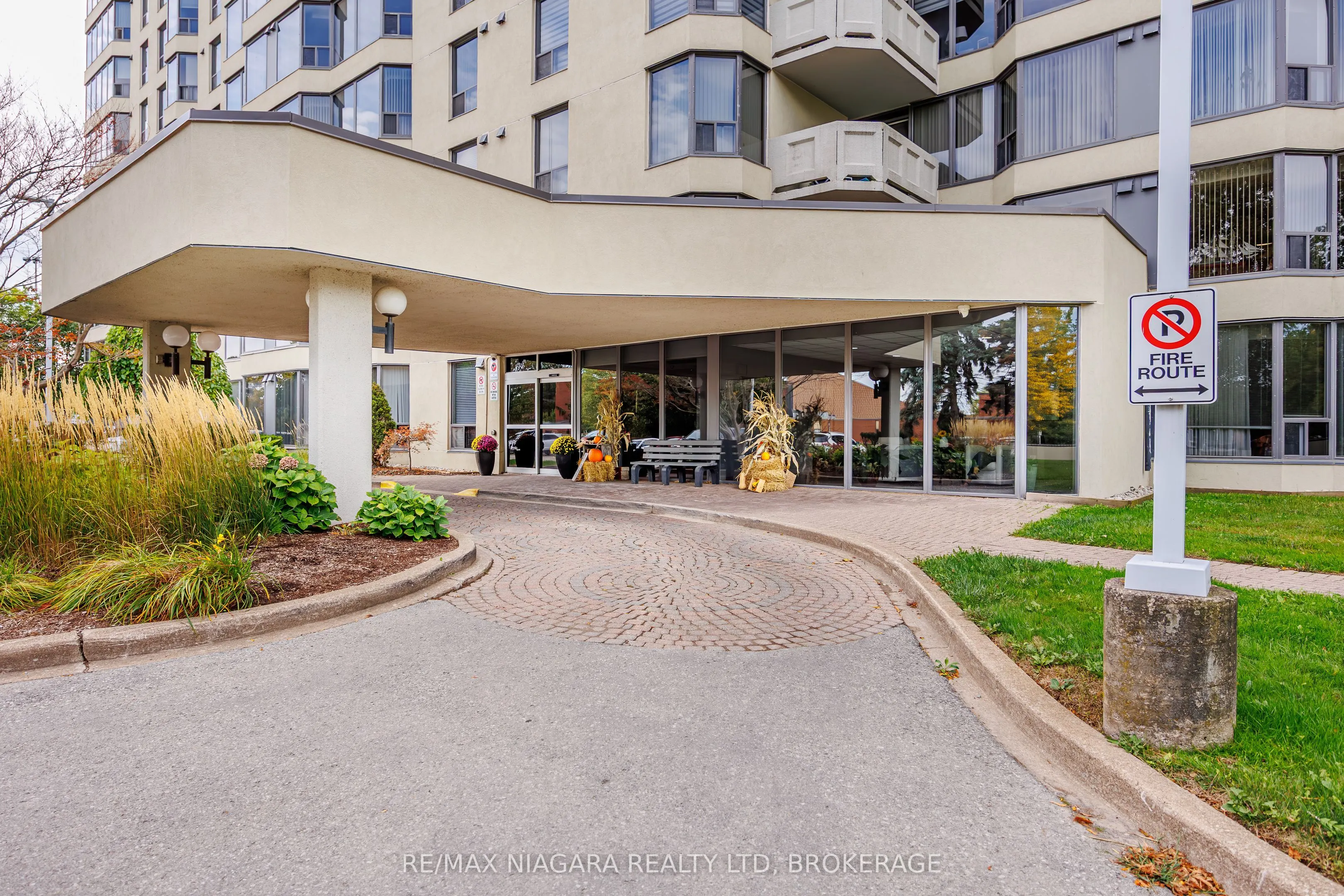 81 Scott Street, #307