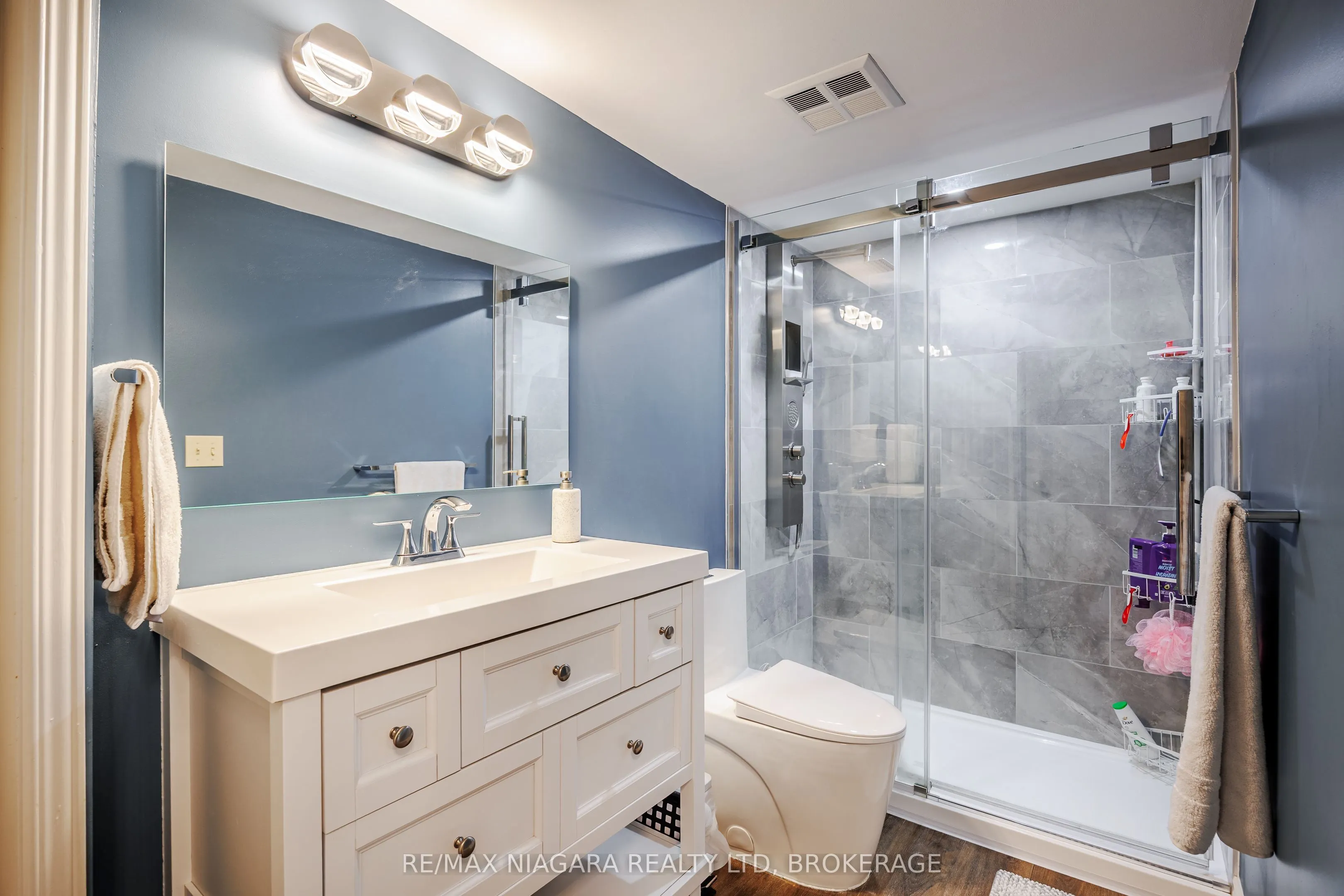 81 Scott Street, #307