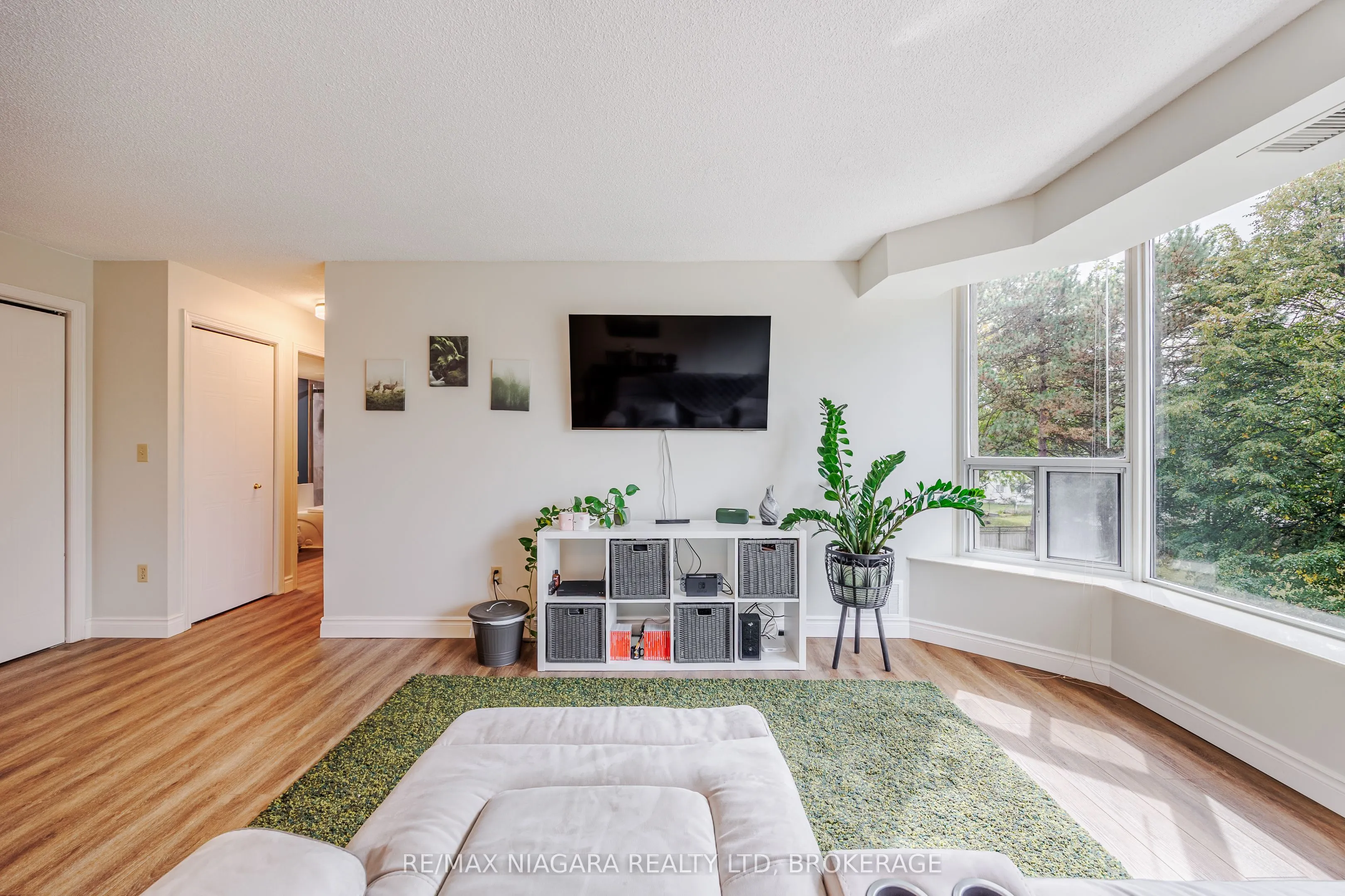 81 Scott Street, #307