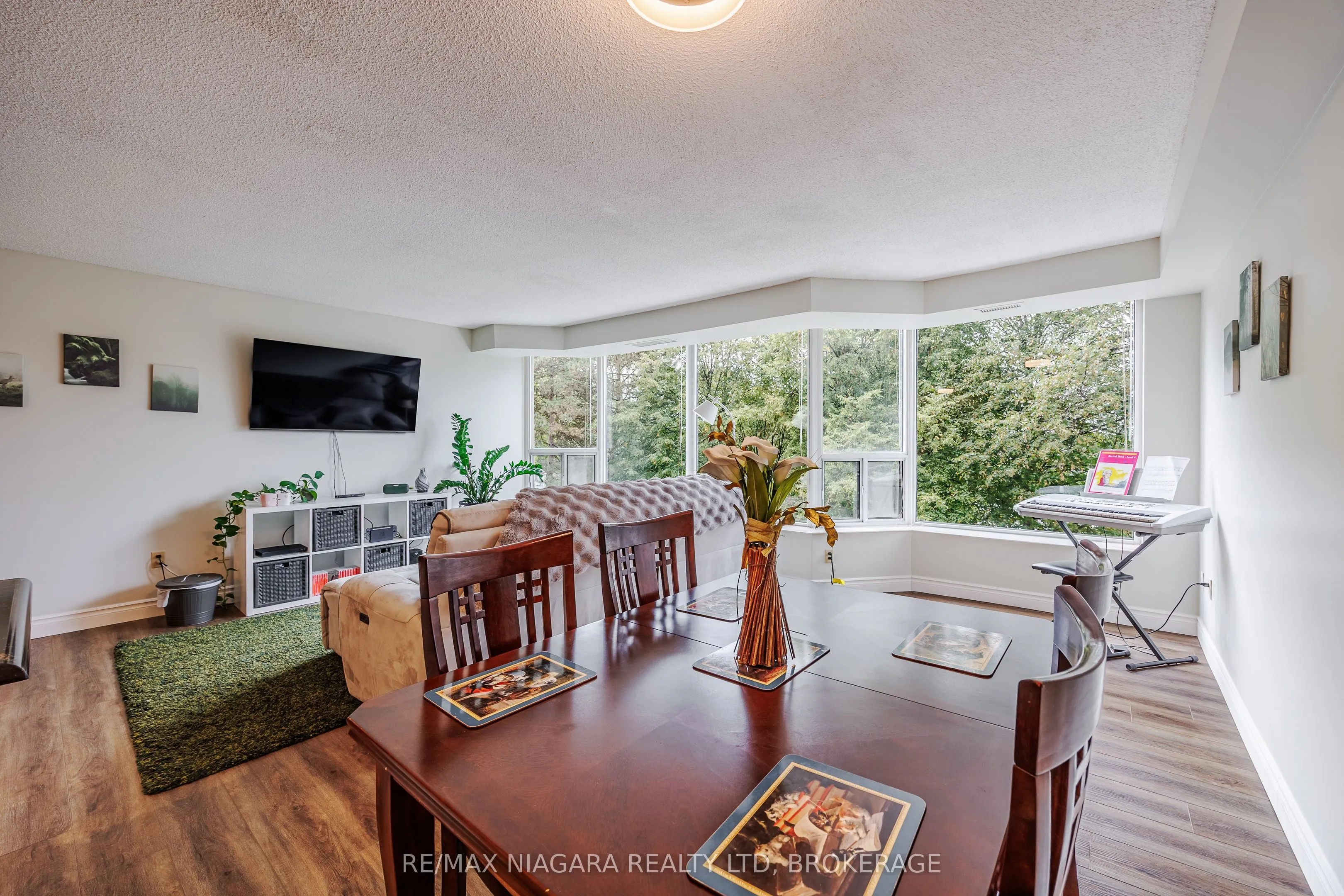 81 Scott Street, #307