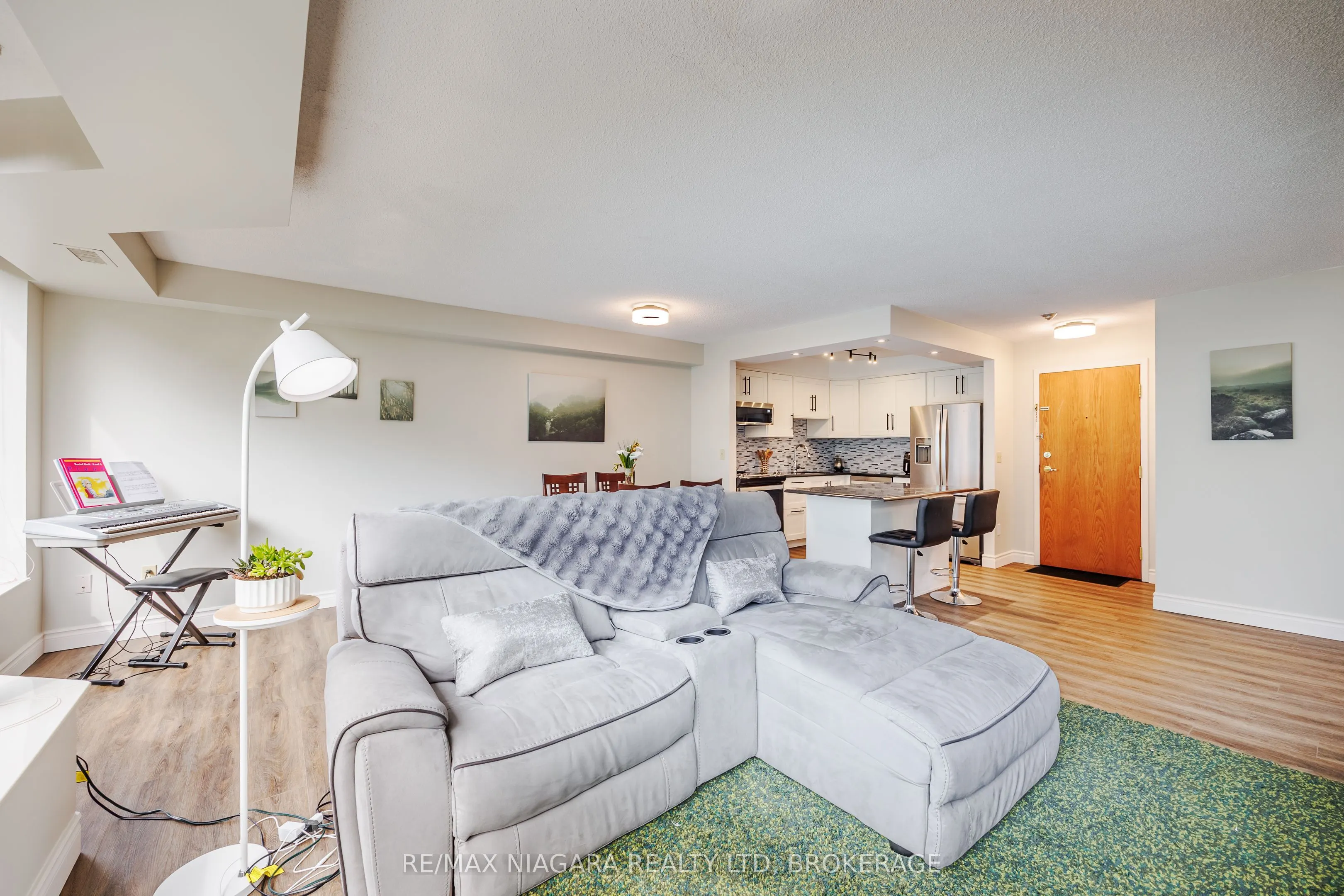 81 Scott Street, #307