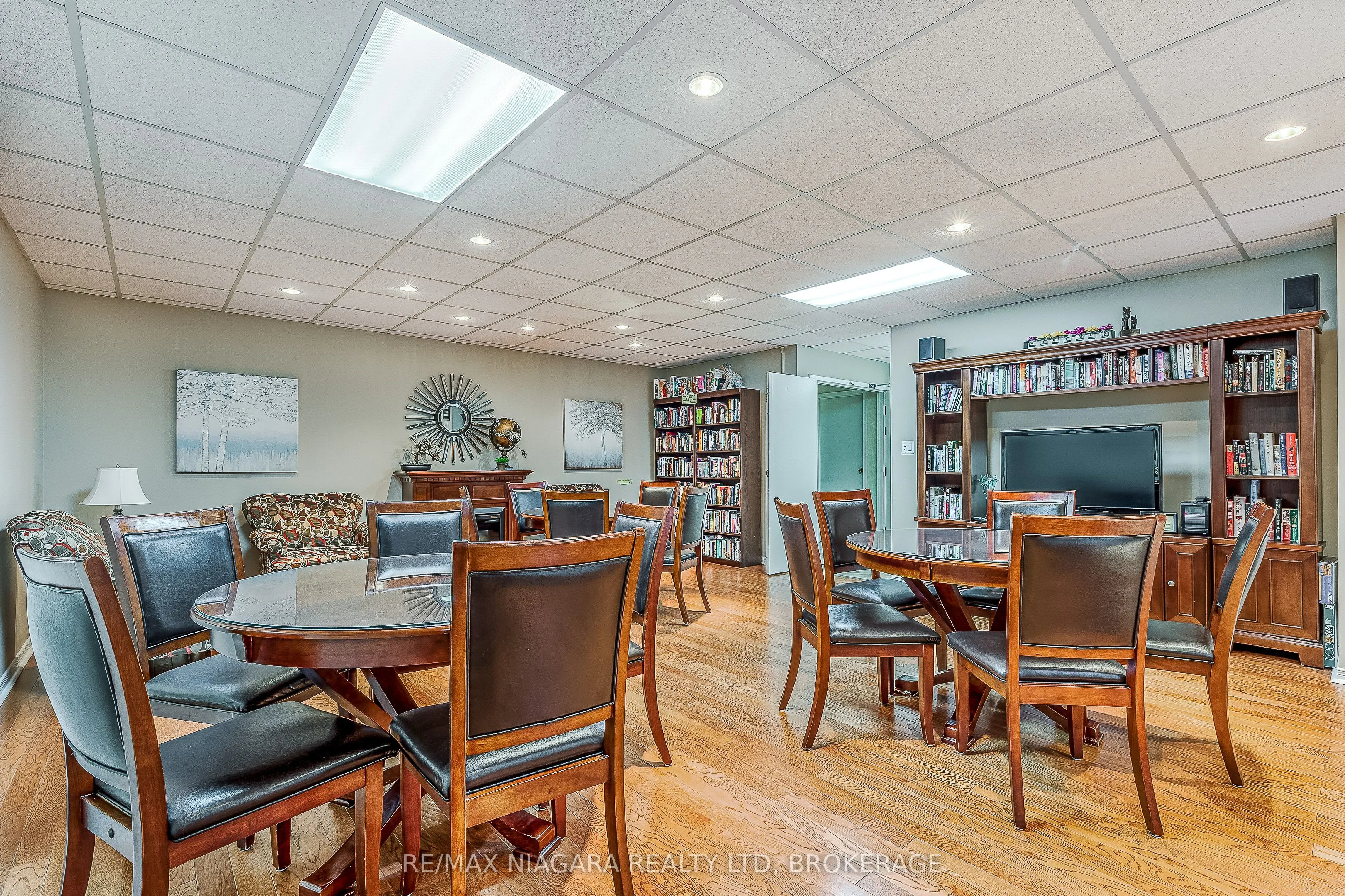 81 Scott Street, #307