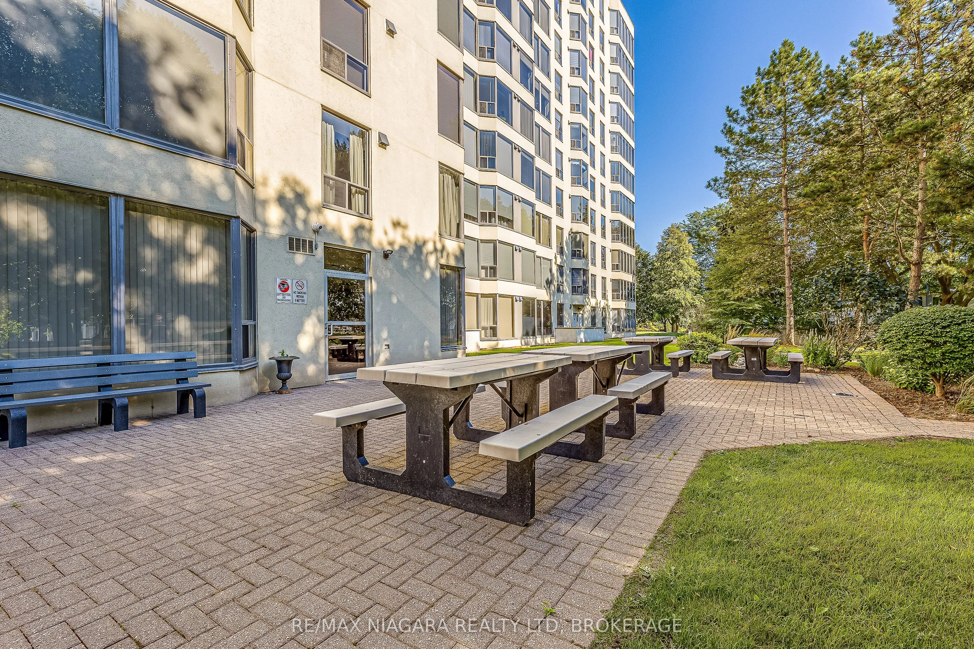 81 Scott Street, #307