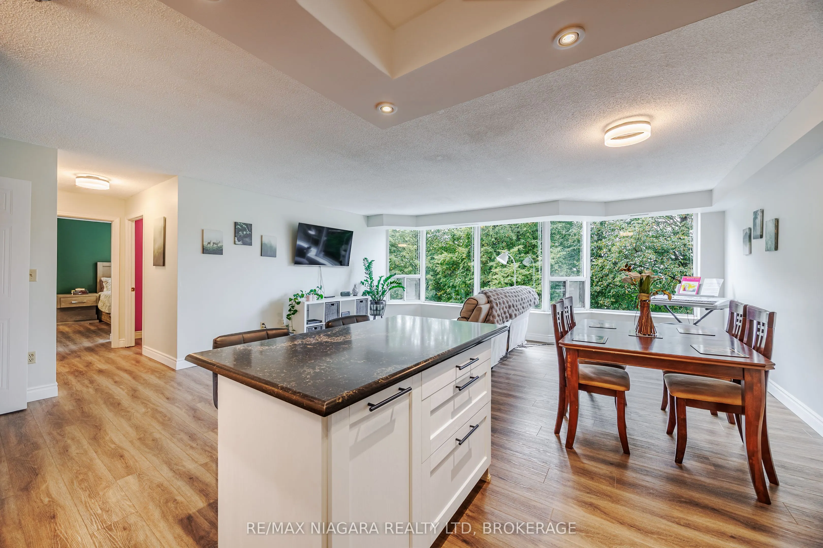 81 Scott Street, #307