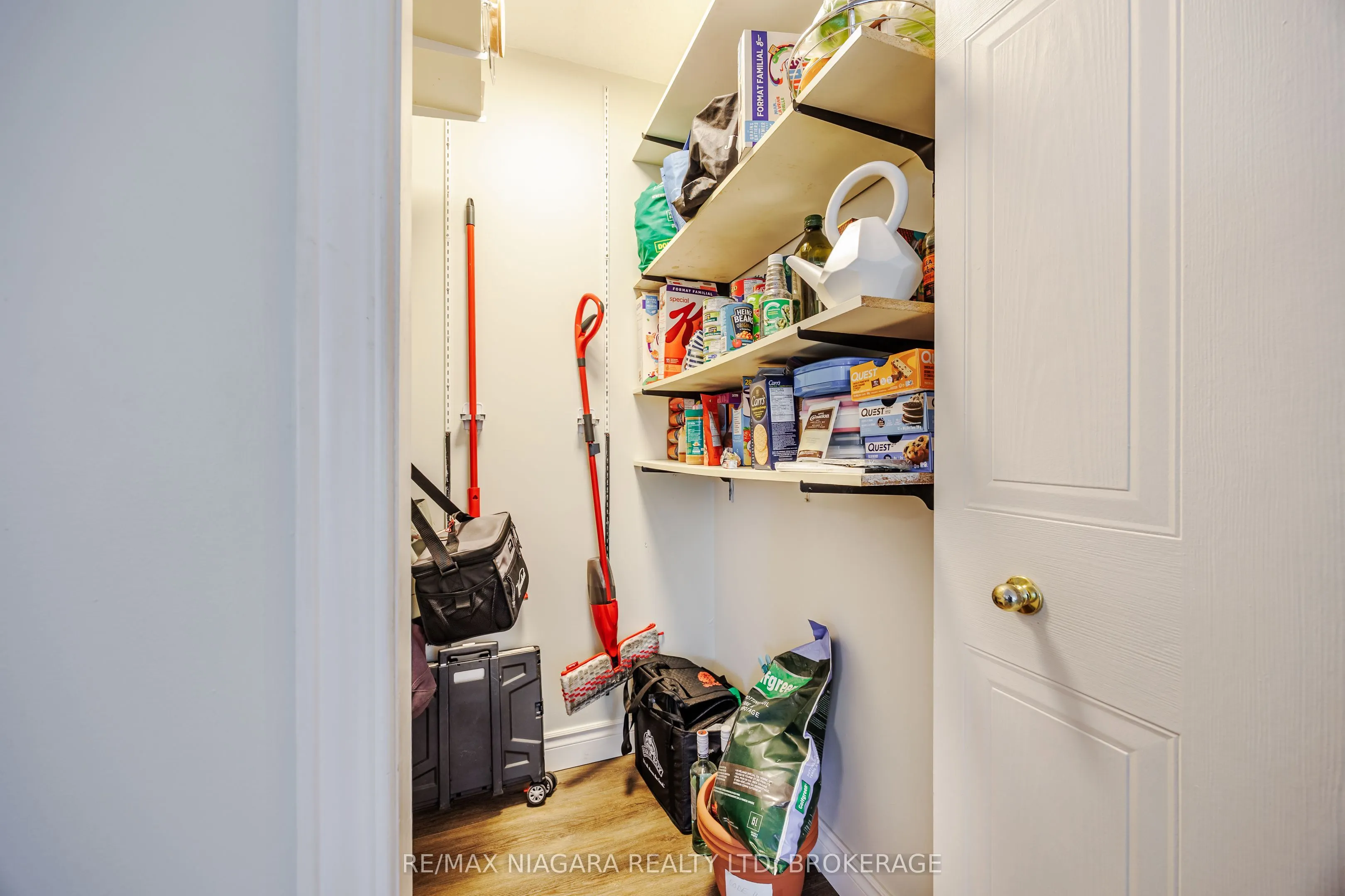 81 Scott Street, #307