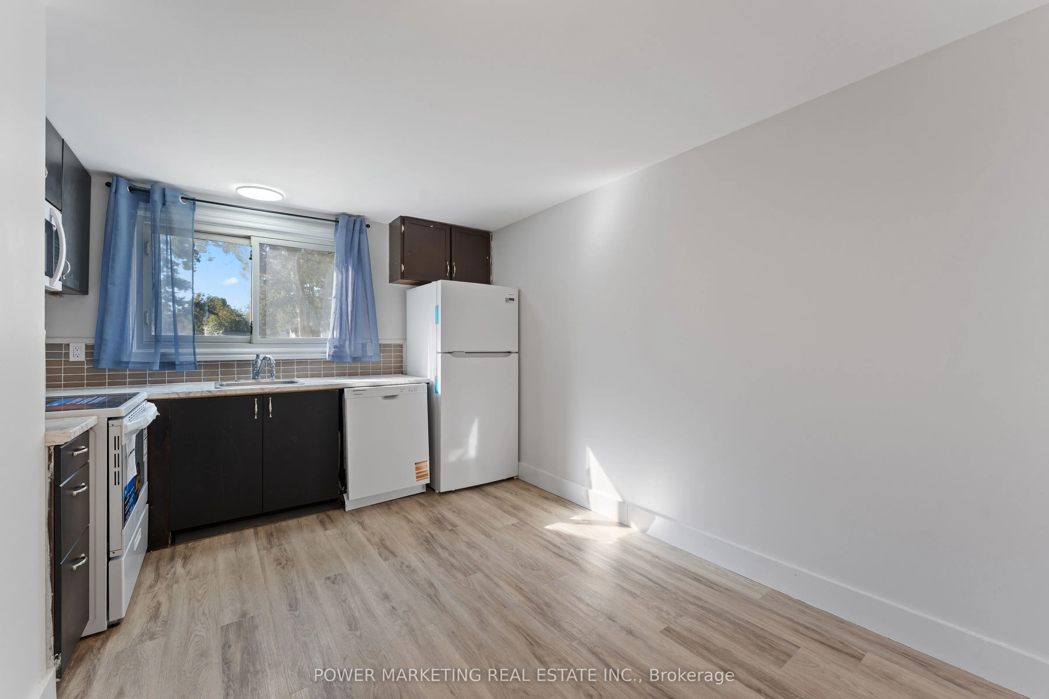 1045 MORRISON Drive, #182