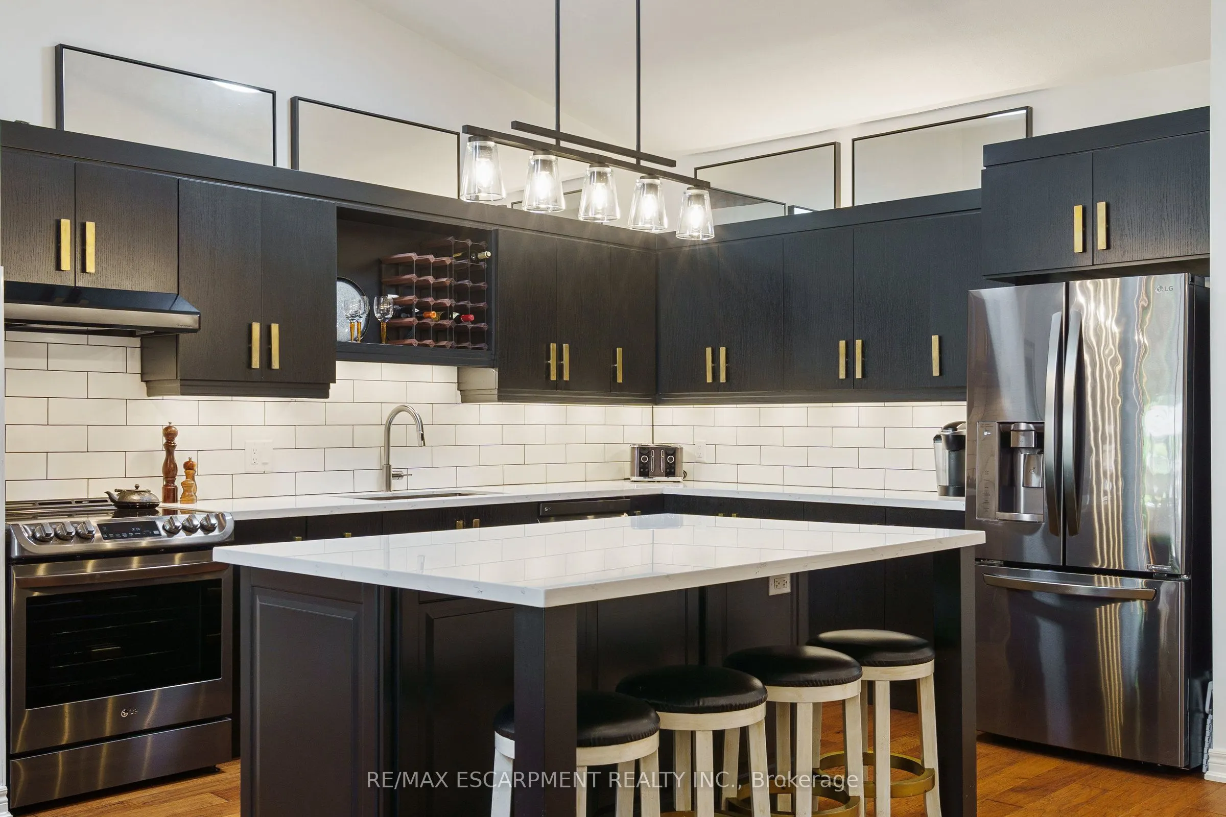 353 Park Street W