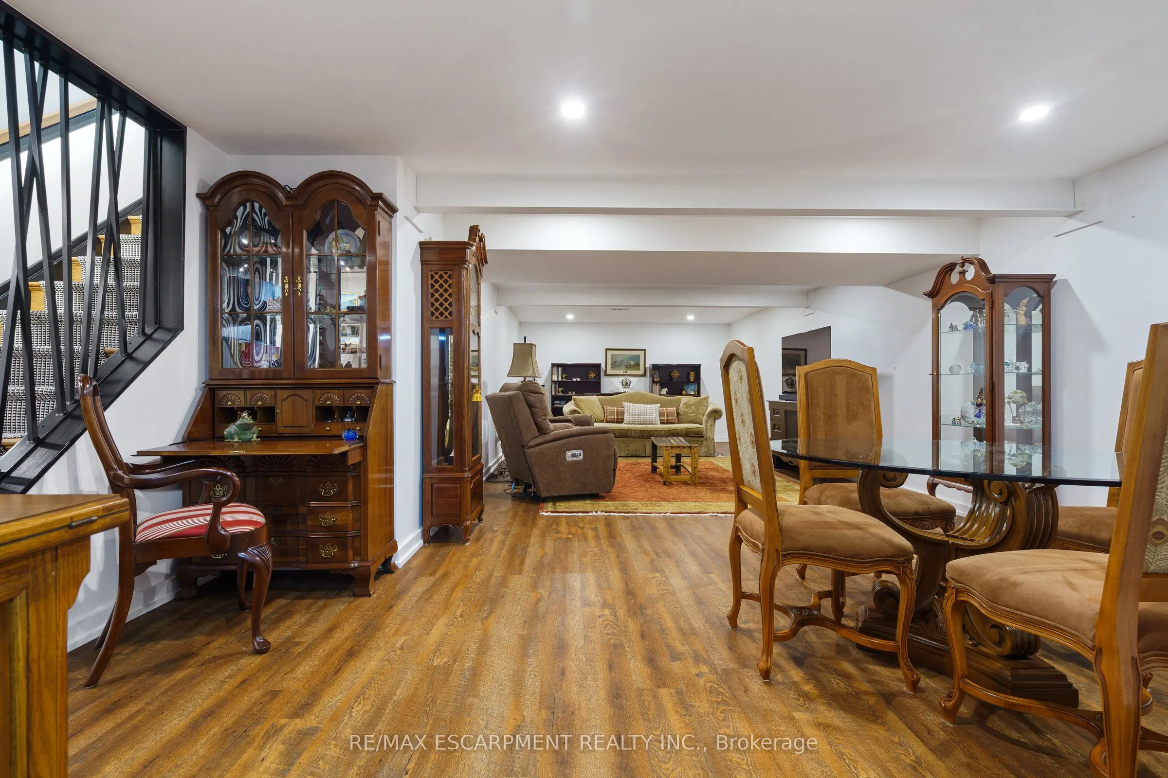 353 Park Street W