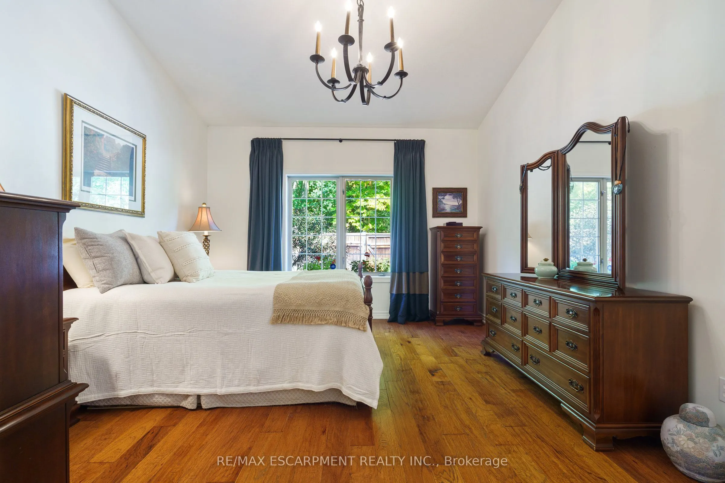 353 Park Street W