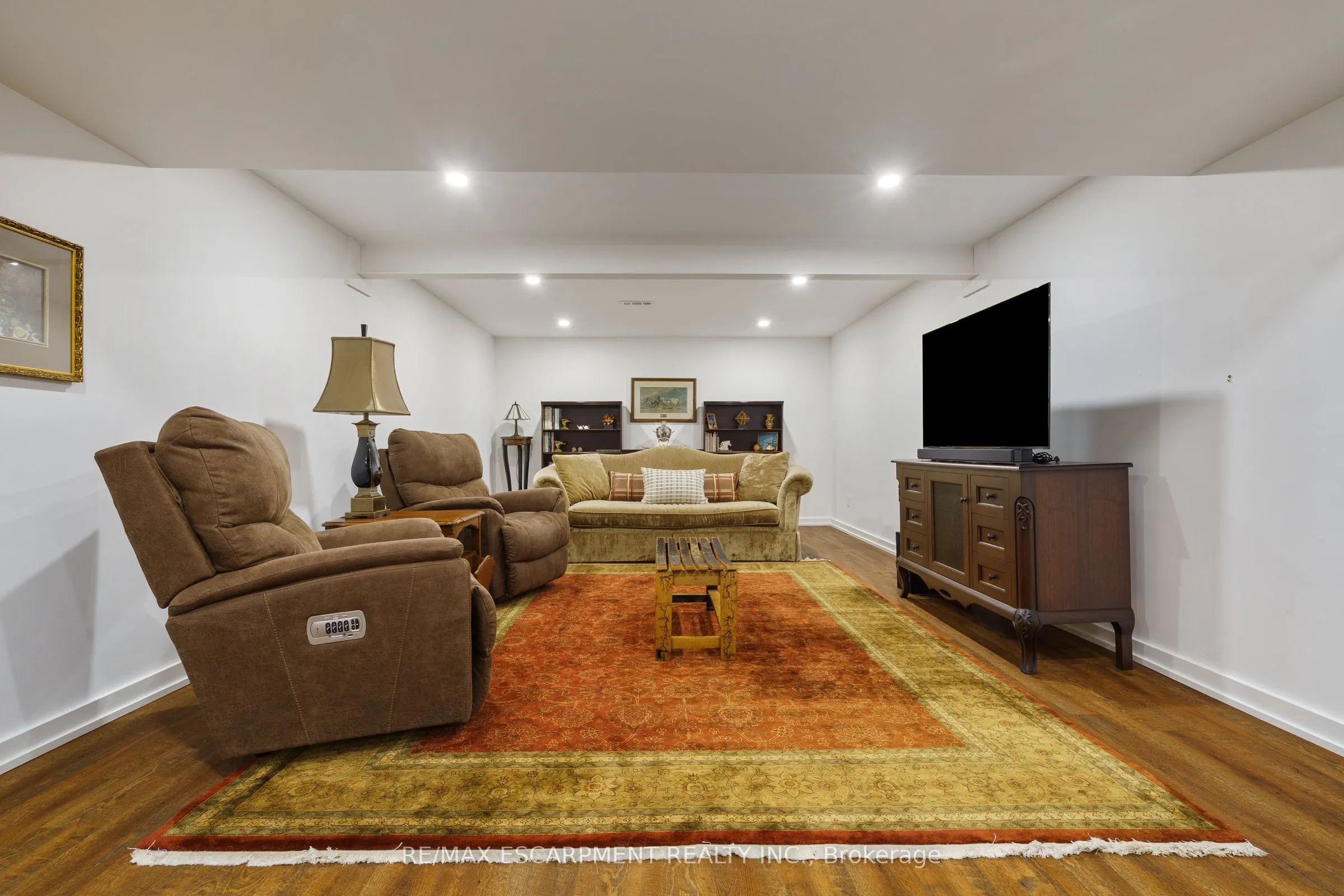 353 Park Street W