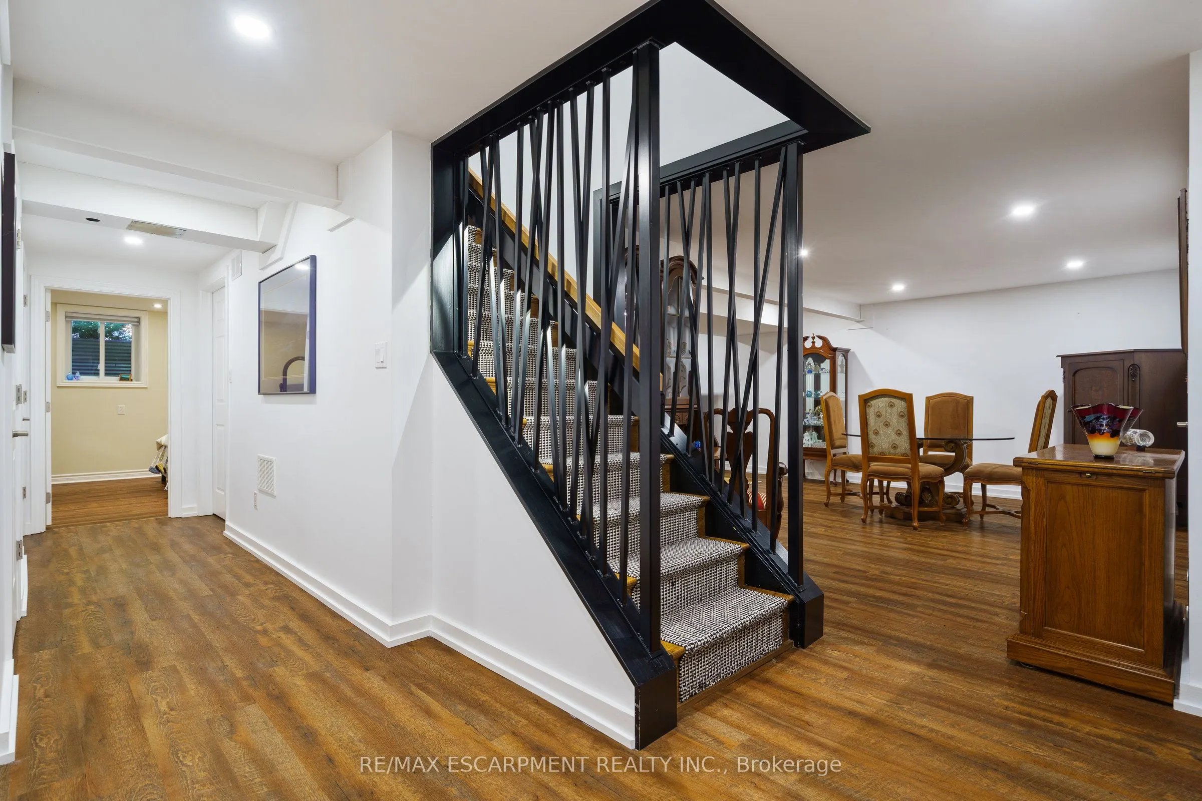 353 Park Street W