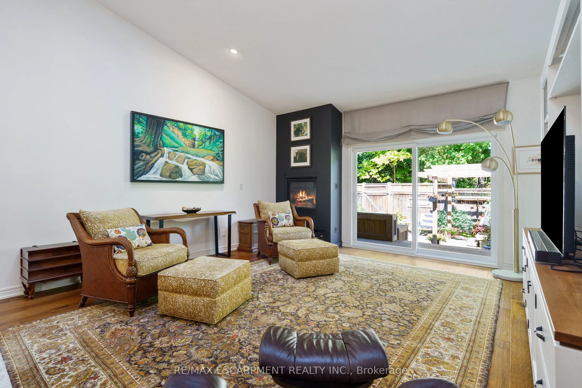 353 Park Street W