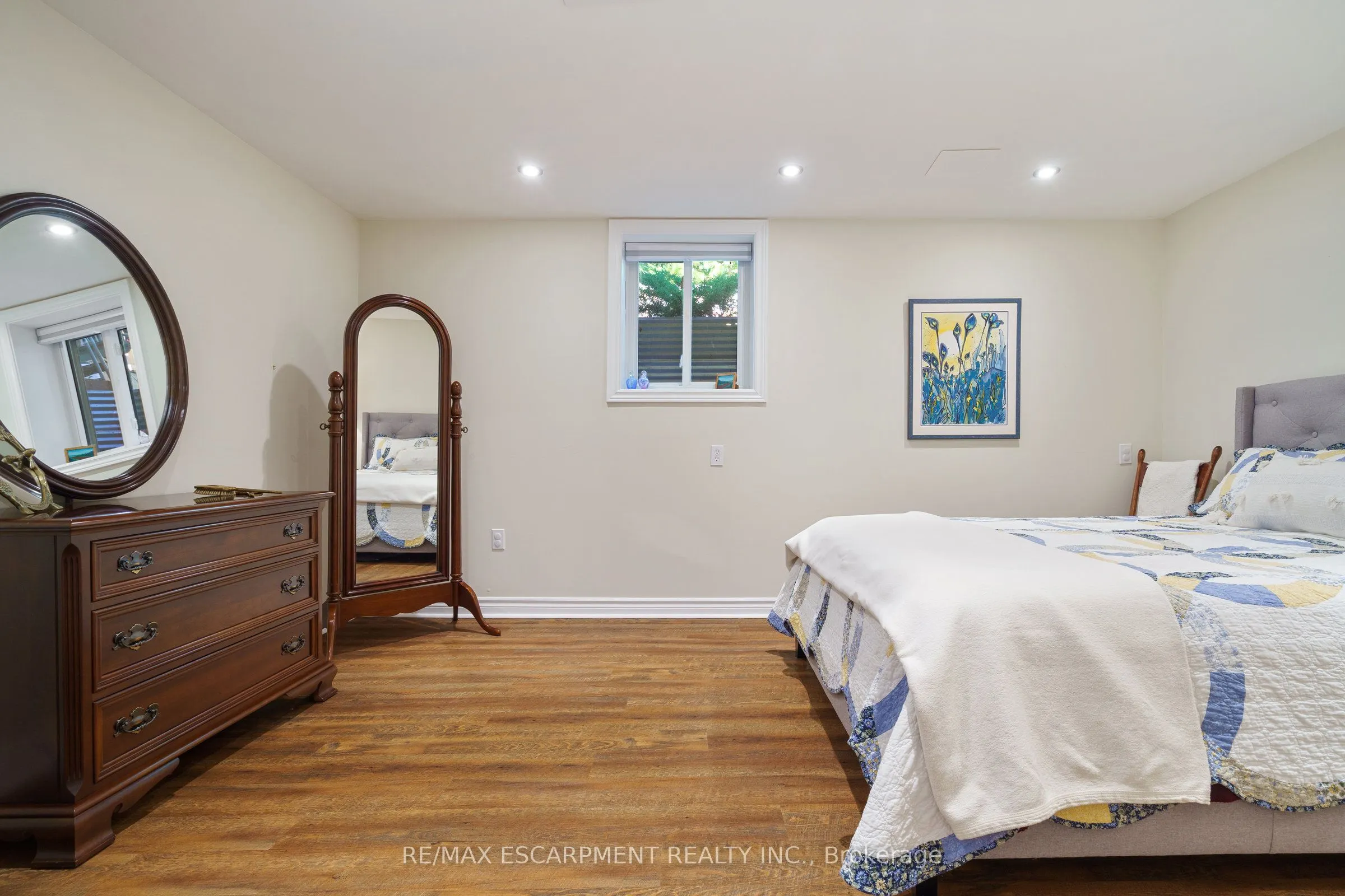 353 Park Street W