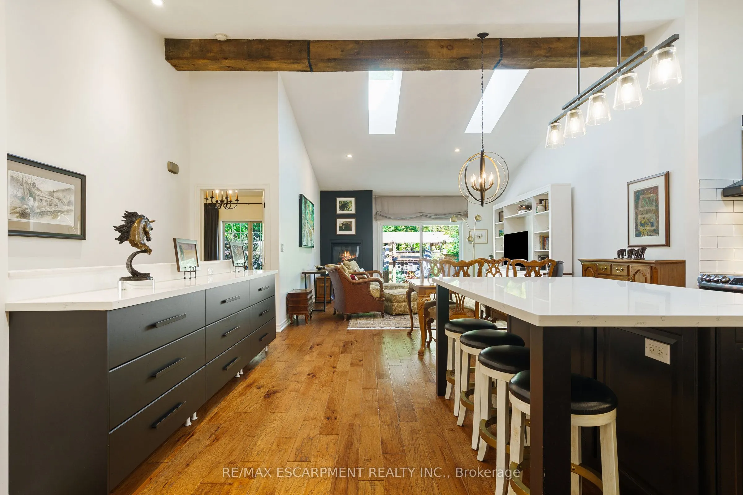 353 Park Street W