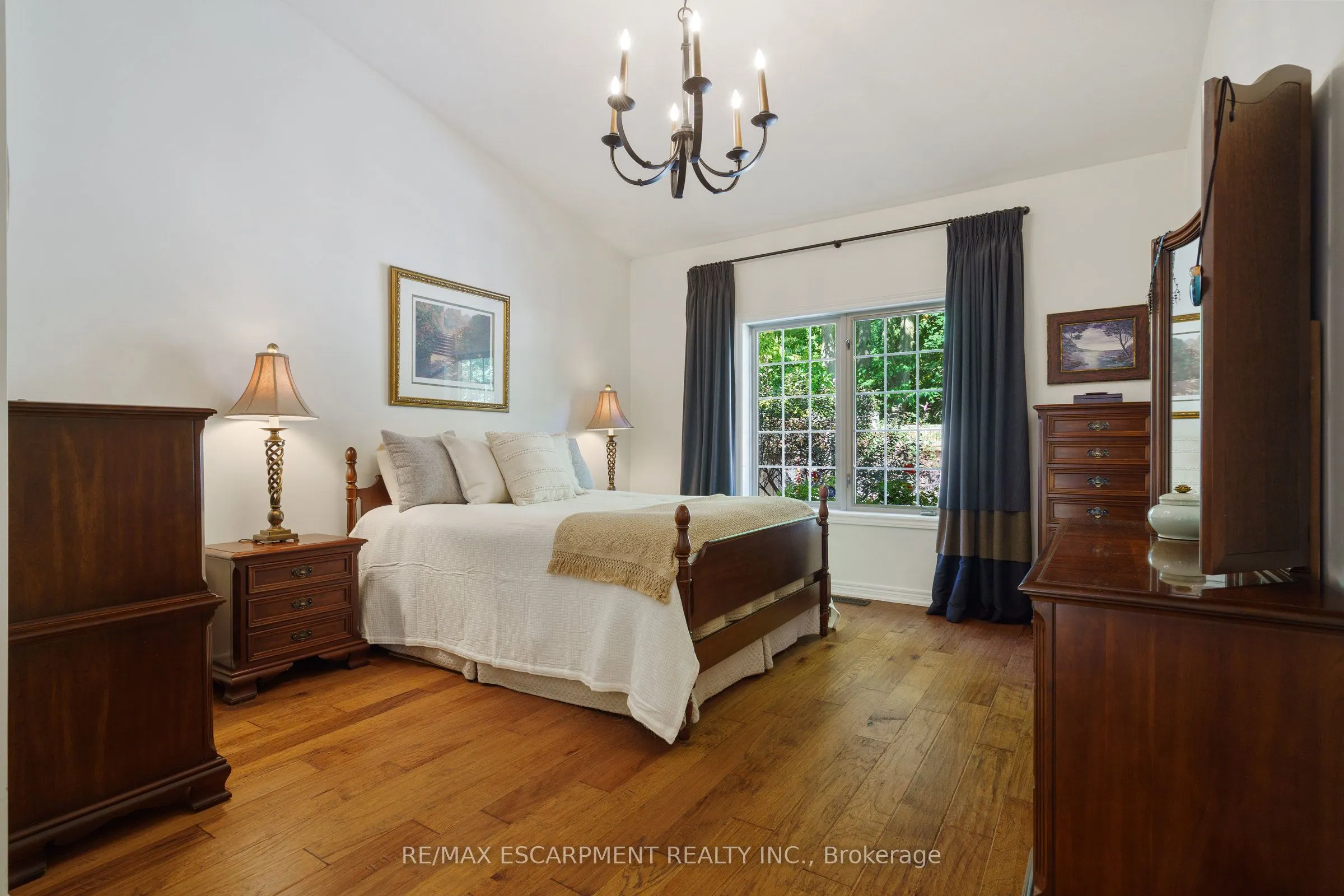 353 Park Street W