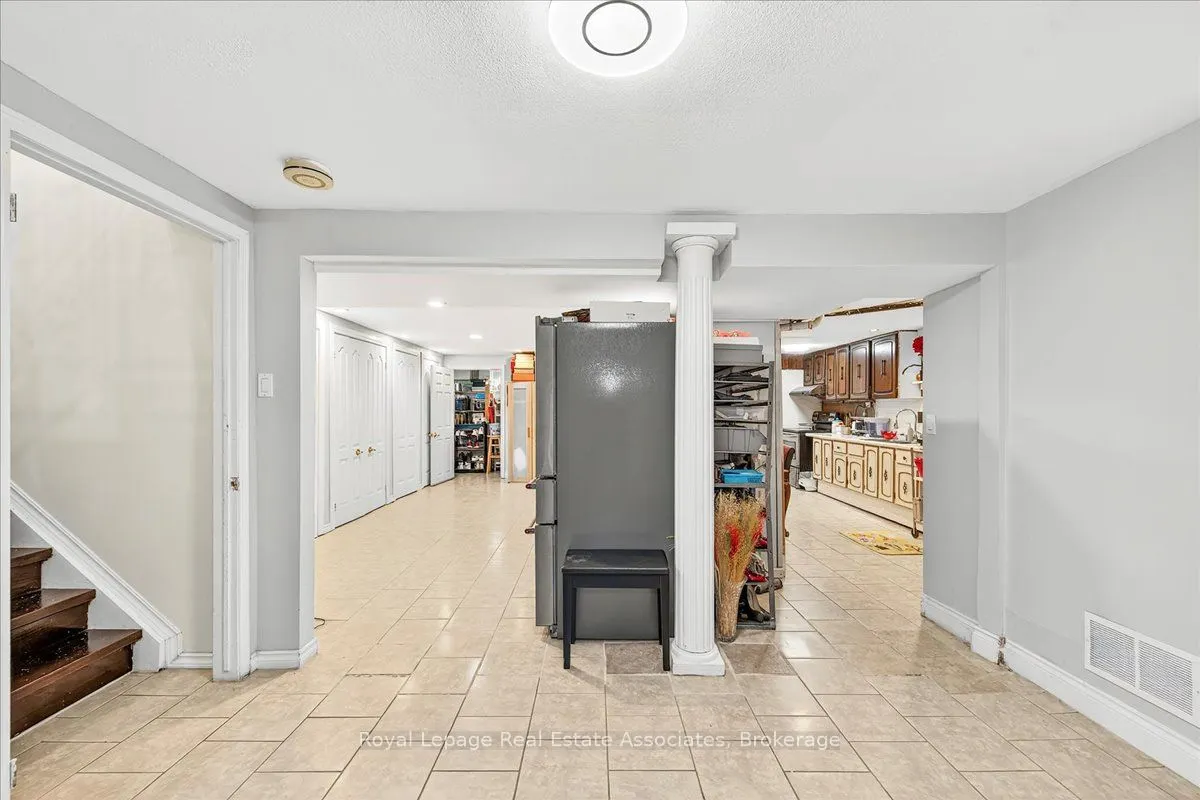 51 Picton Street W