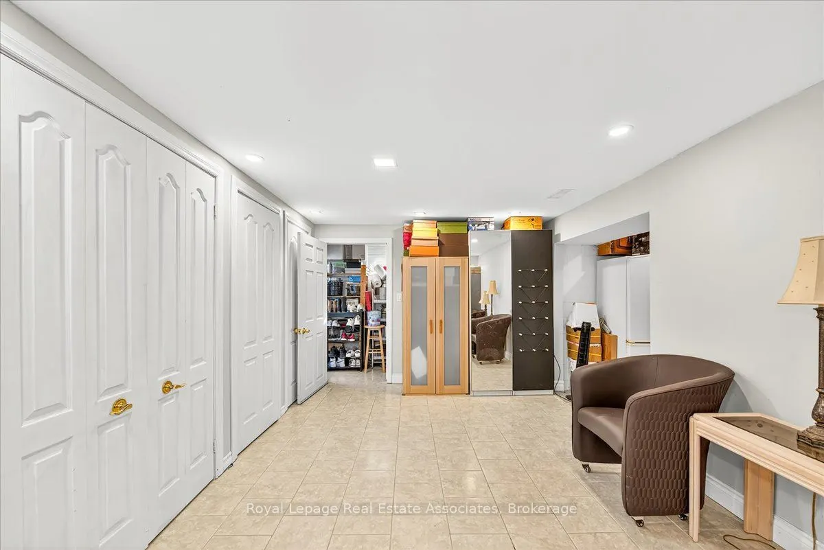51 Picton Street W