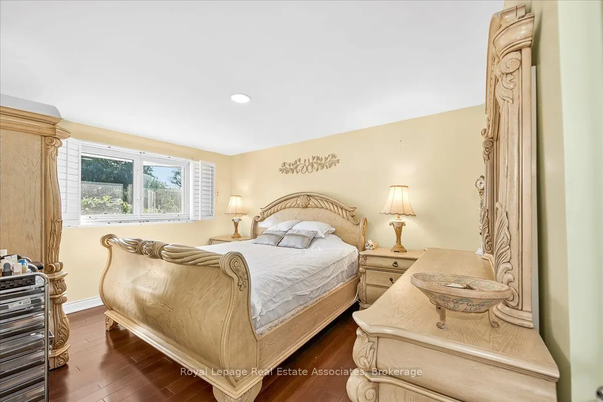 51 Picton Street W