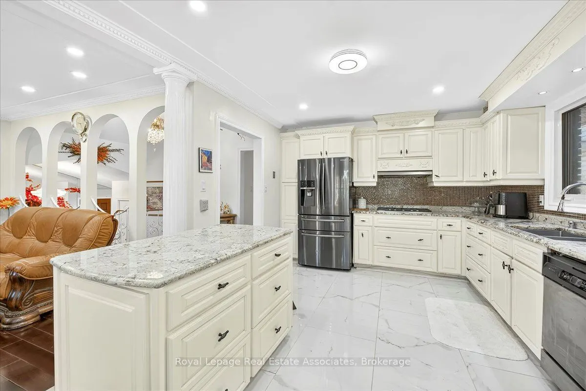 51 Picton Street W