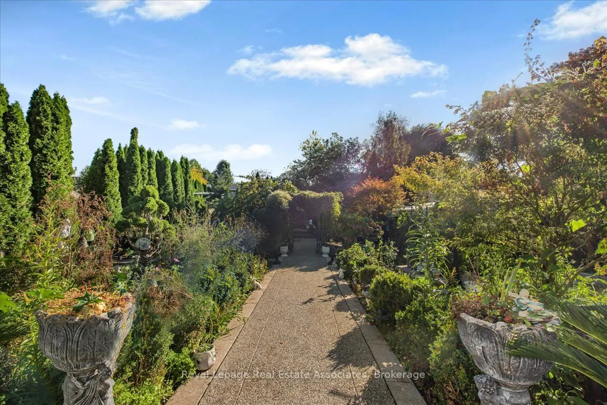 51 Picton Street W