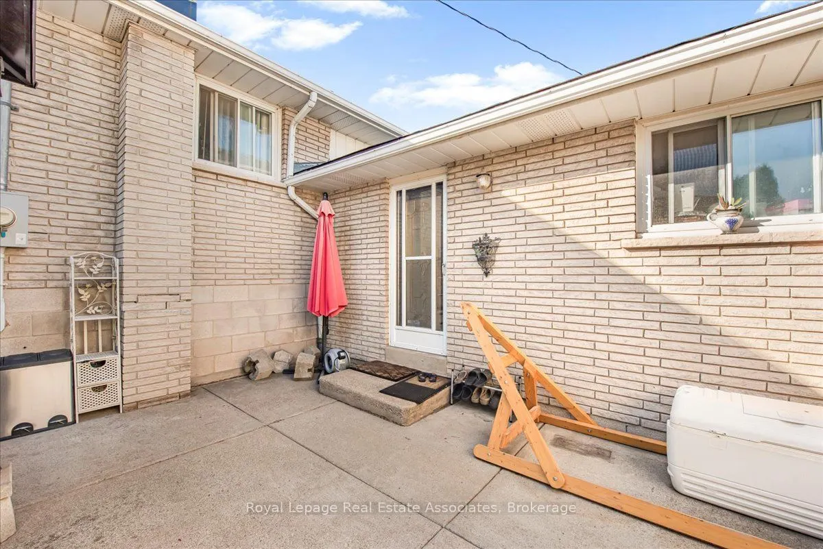51 Picton Street W