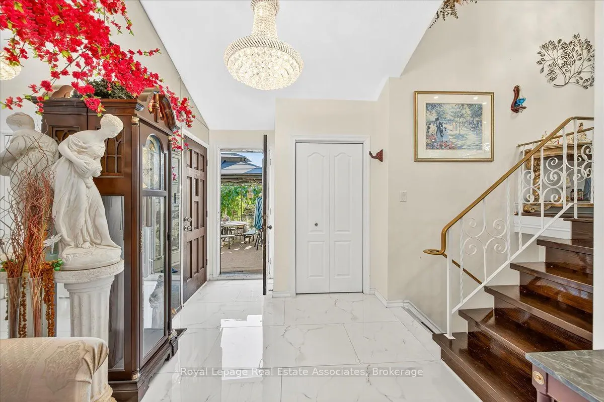 51 Picton Street W