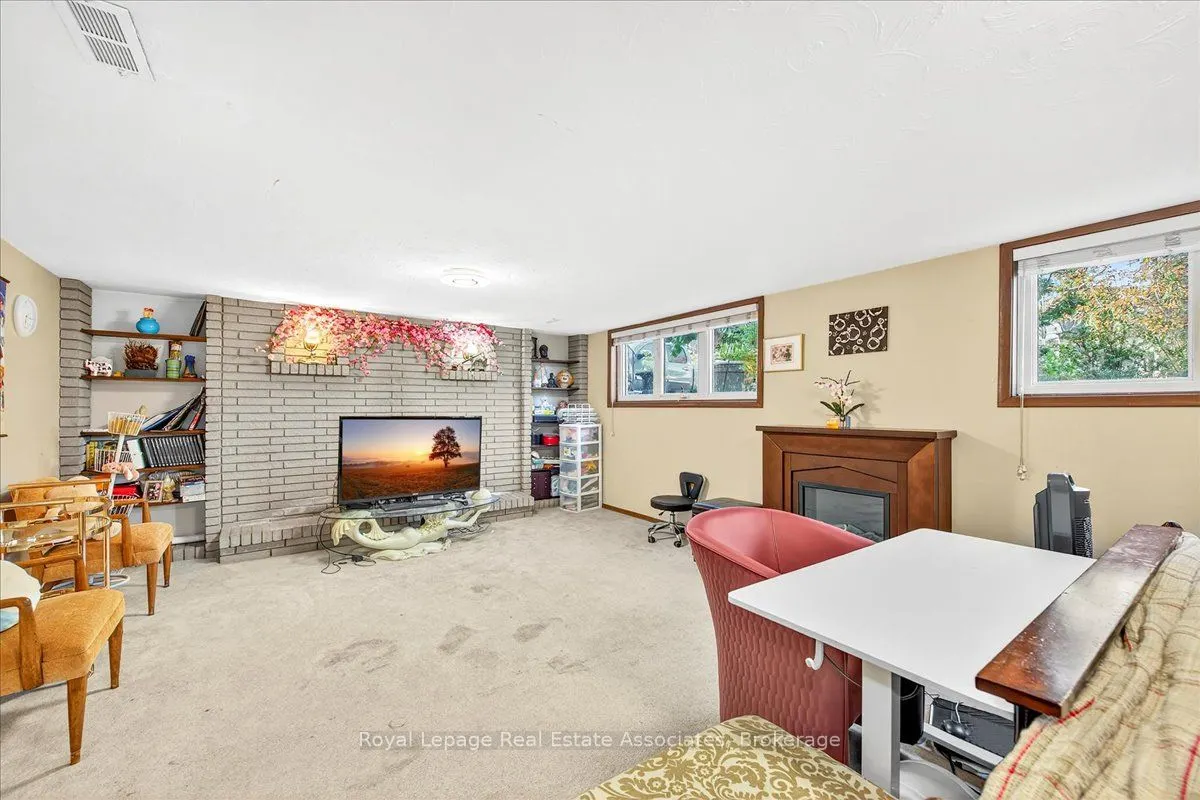 51 Picton Street W
