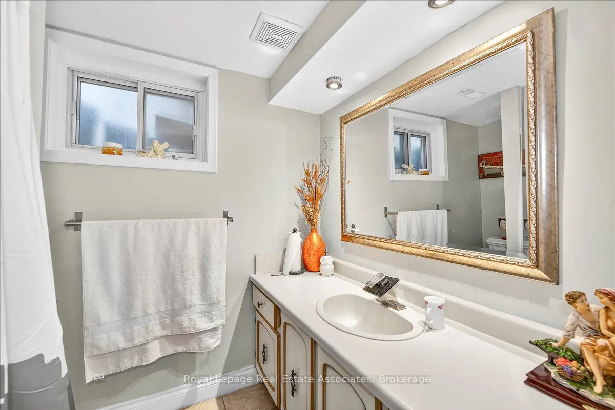 51 Picton Street W