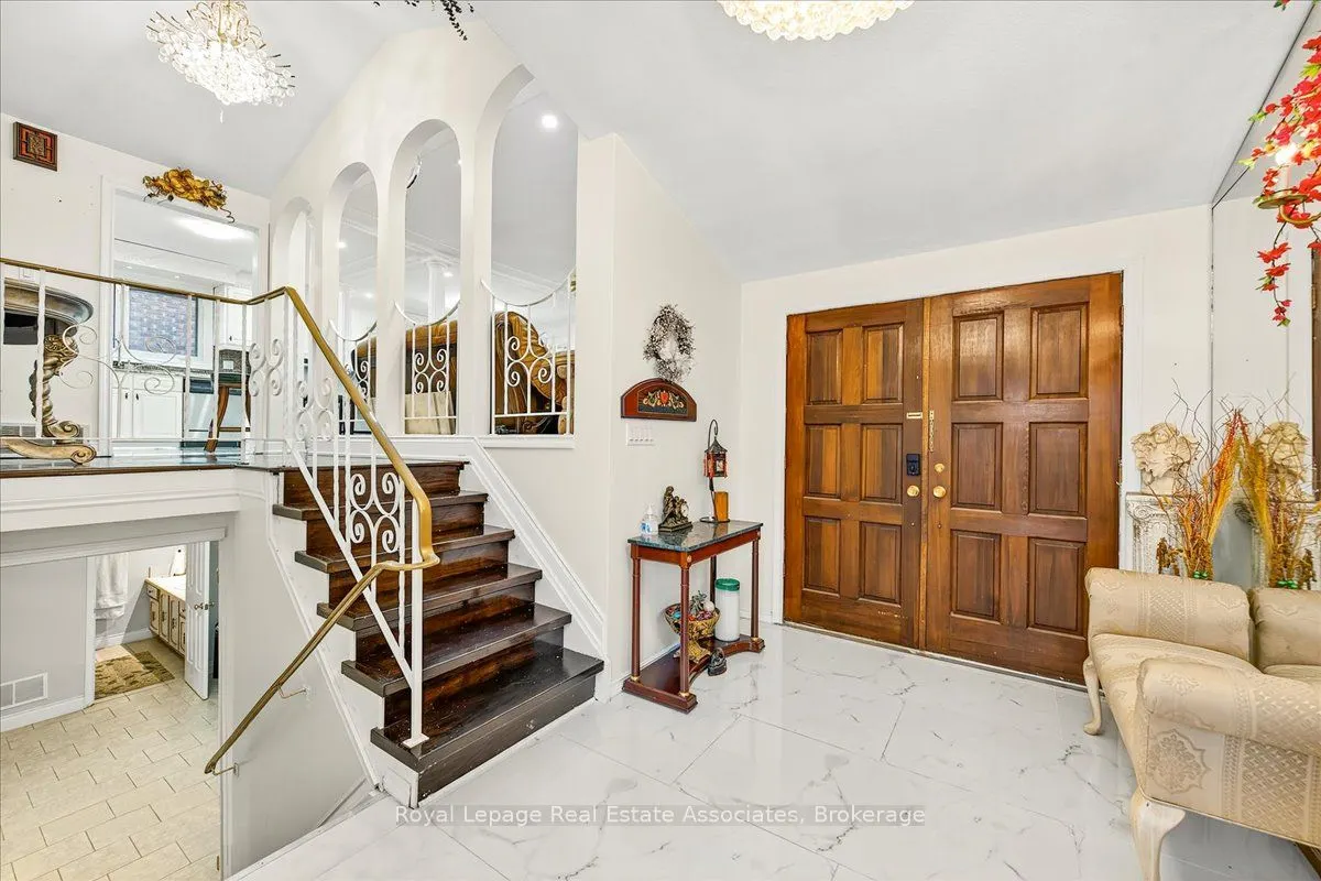51 Picton Street W
