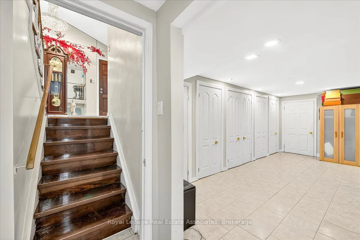 51 Picton Street W