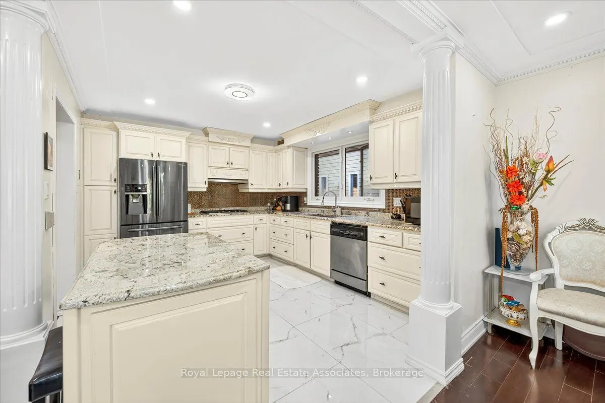 51 Picton Street W