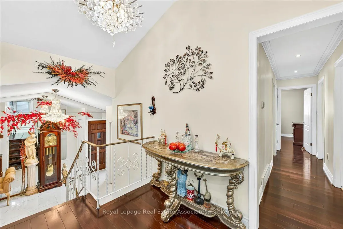 51 Picton Street W