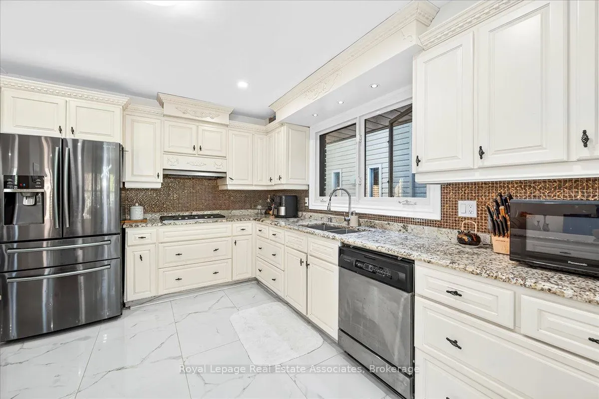 51 Picton Street W