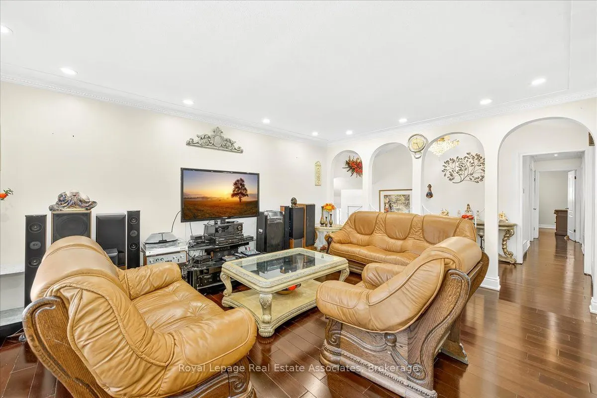 51 Picton Street W