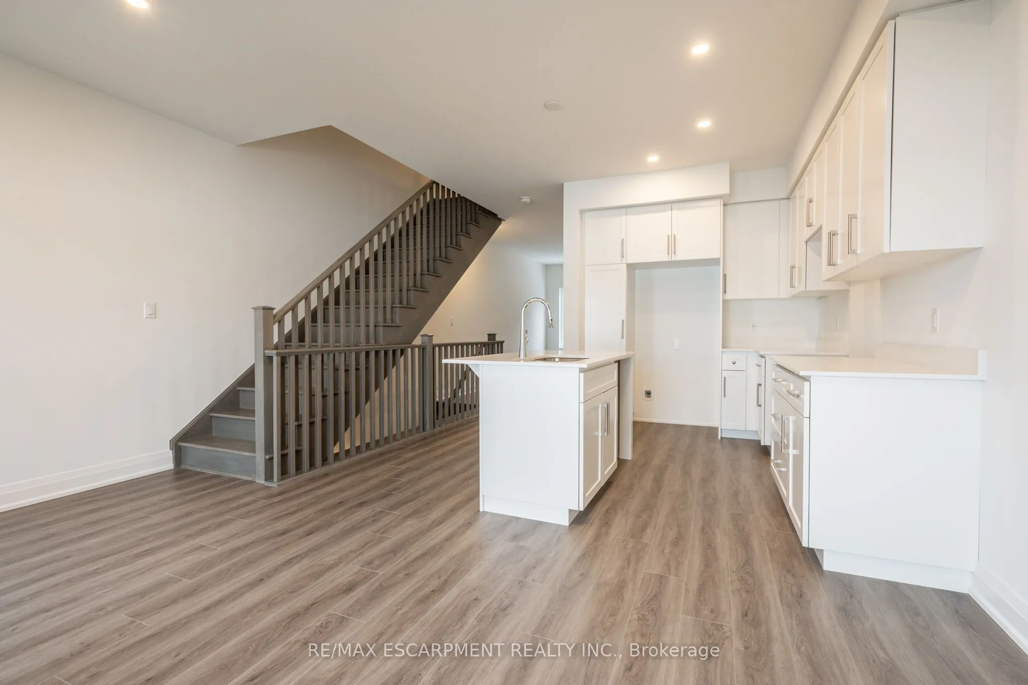 16 CLEAR VALLEY Lane
