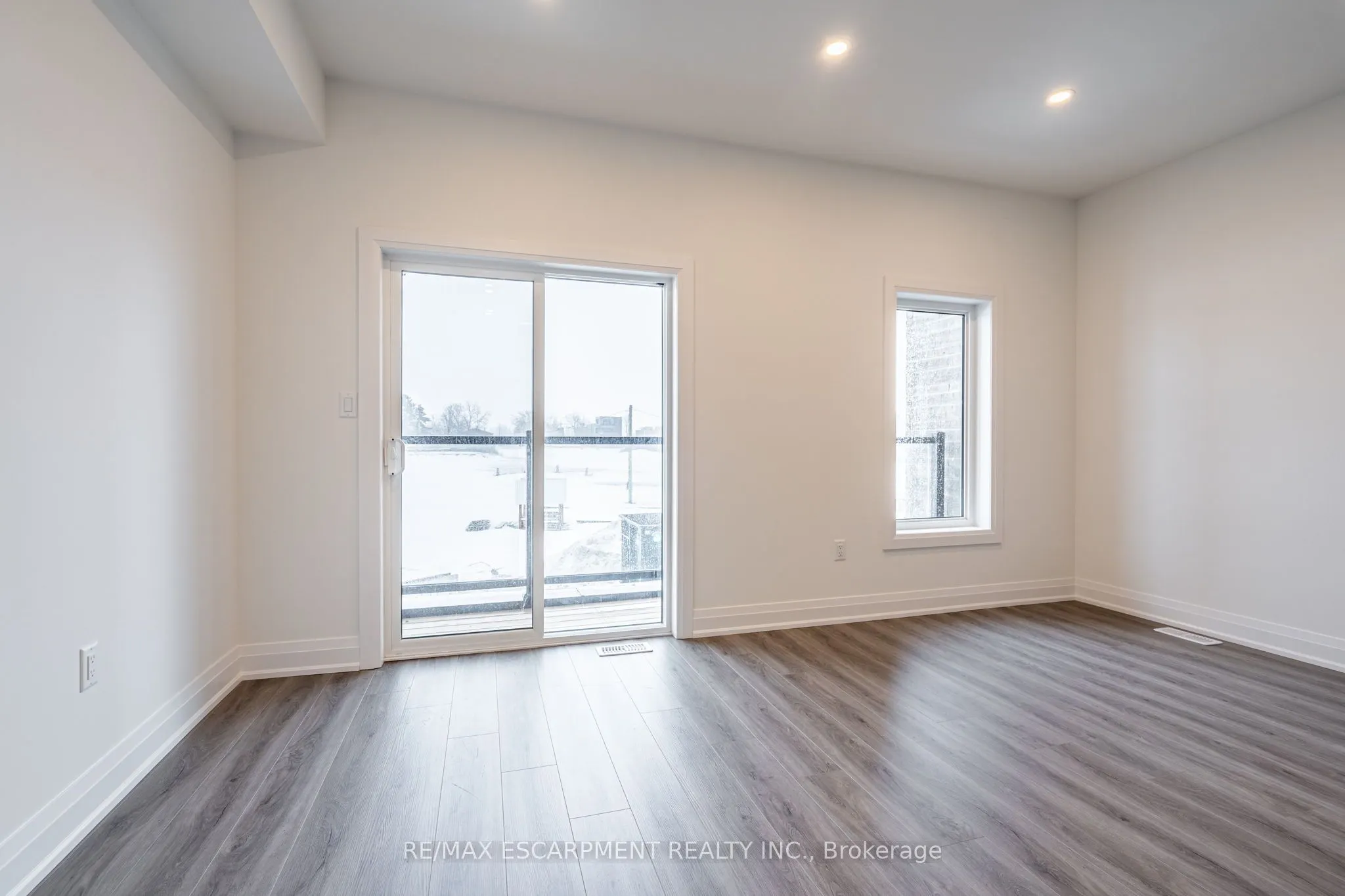 16 CLEAR VALLEY Lane